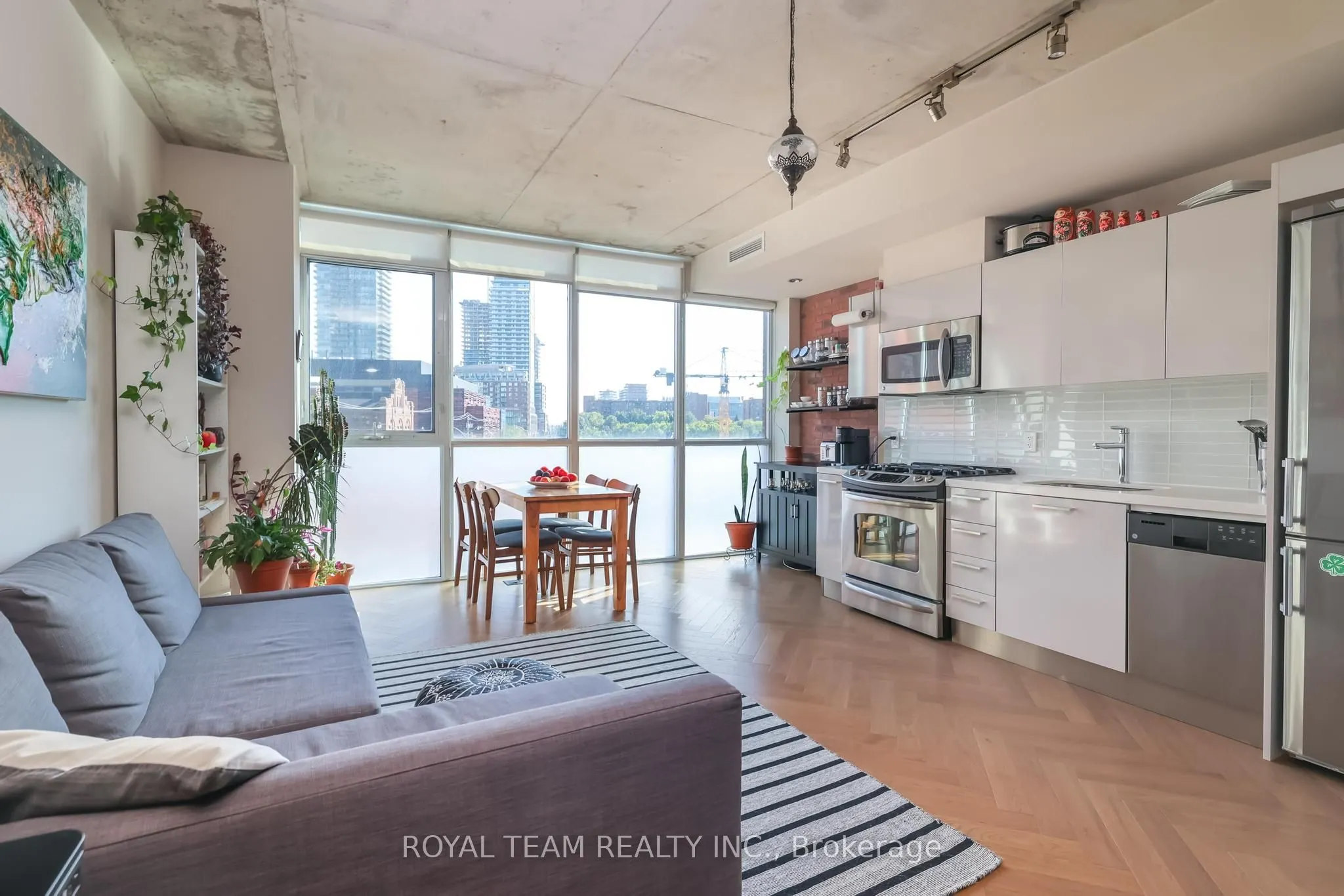 318 King Street E, #206