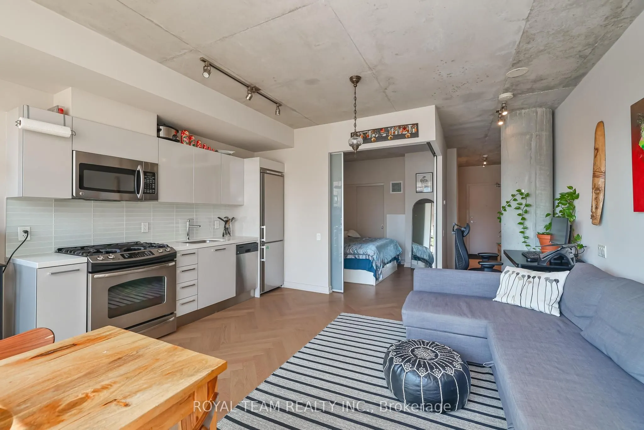 318 King Street E, #206