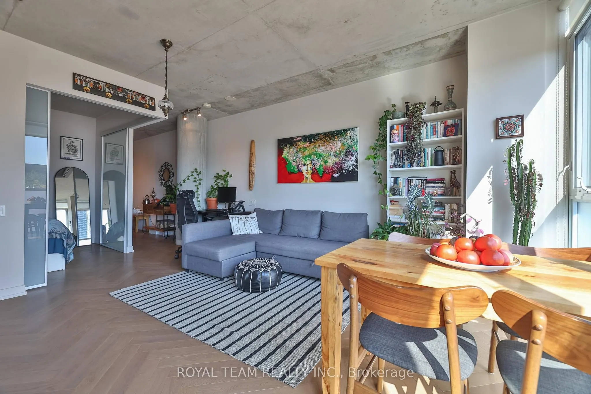 318 King Street E, #206