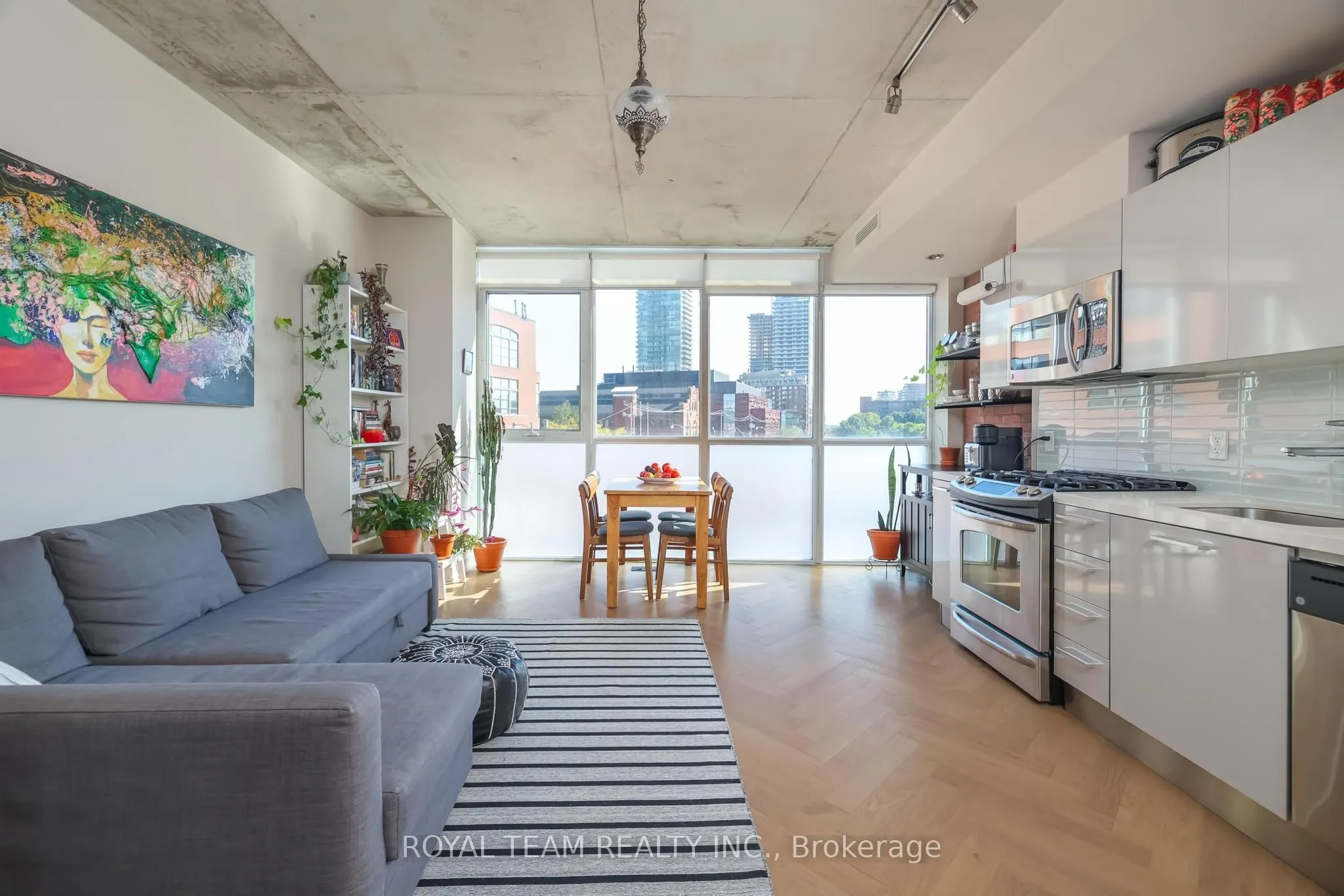 318 King Street E, #206