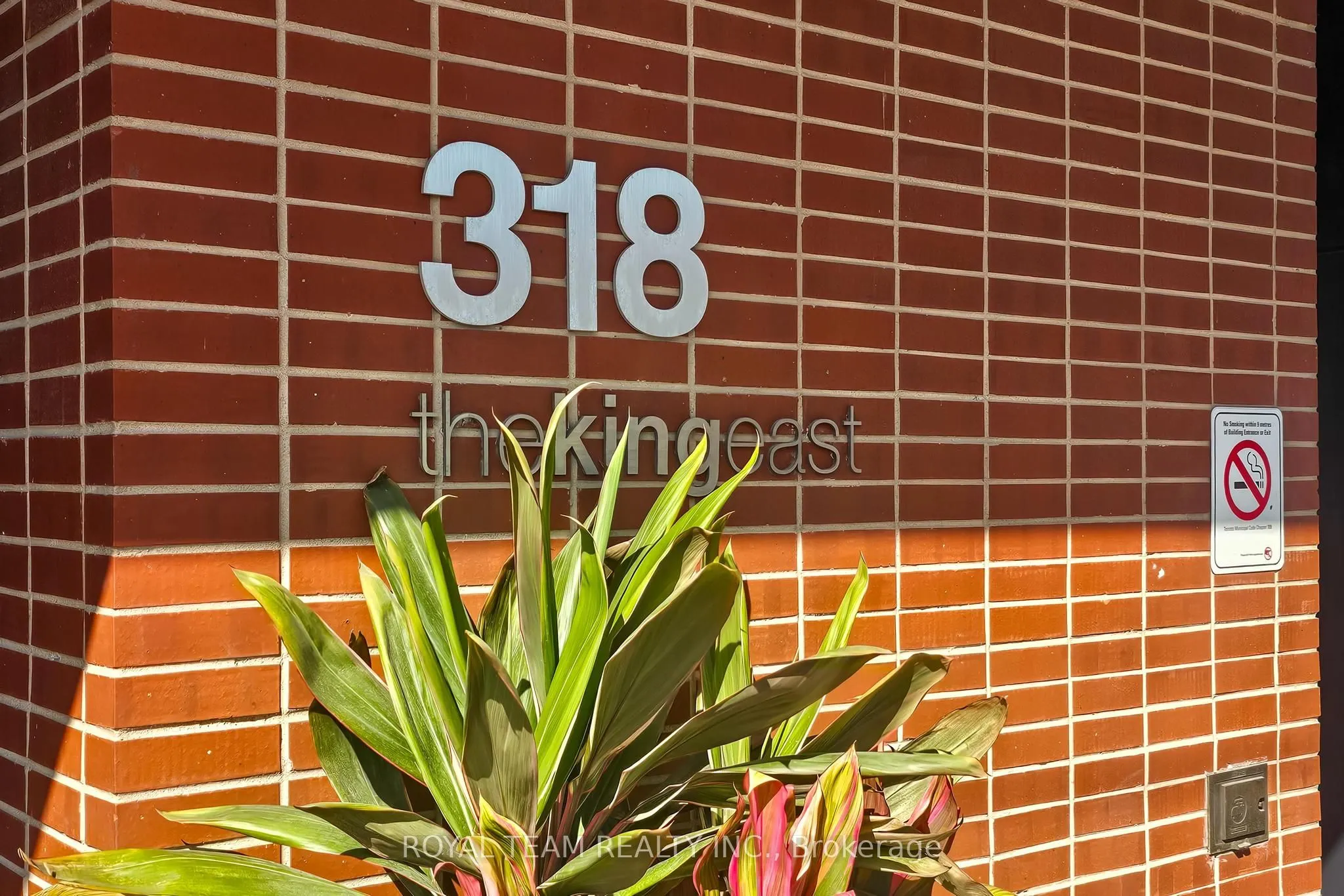 318 King Street E, #206