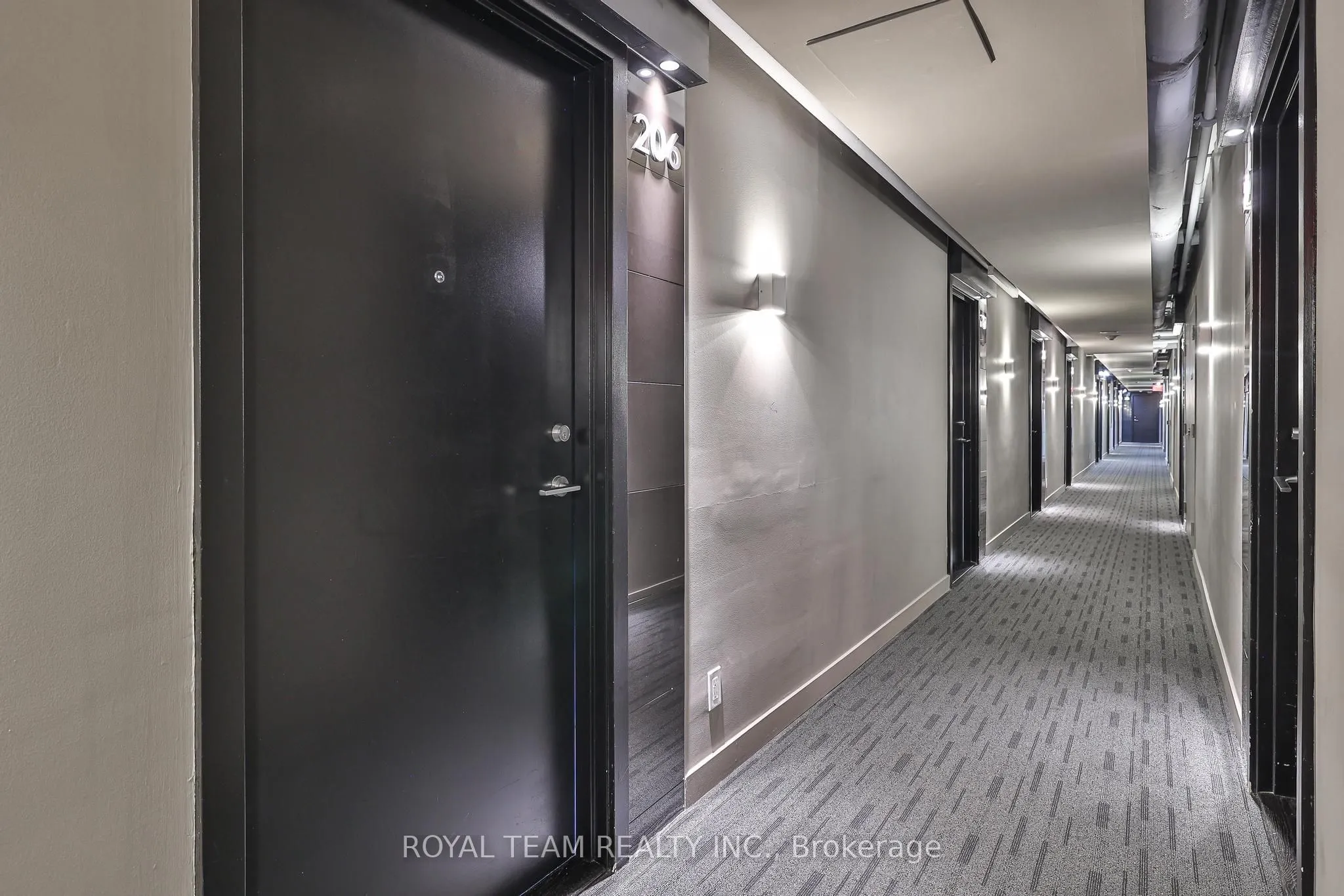 318 King Street E, #206