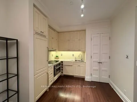 22 Leader Lane, #308