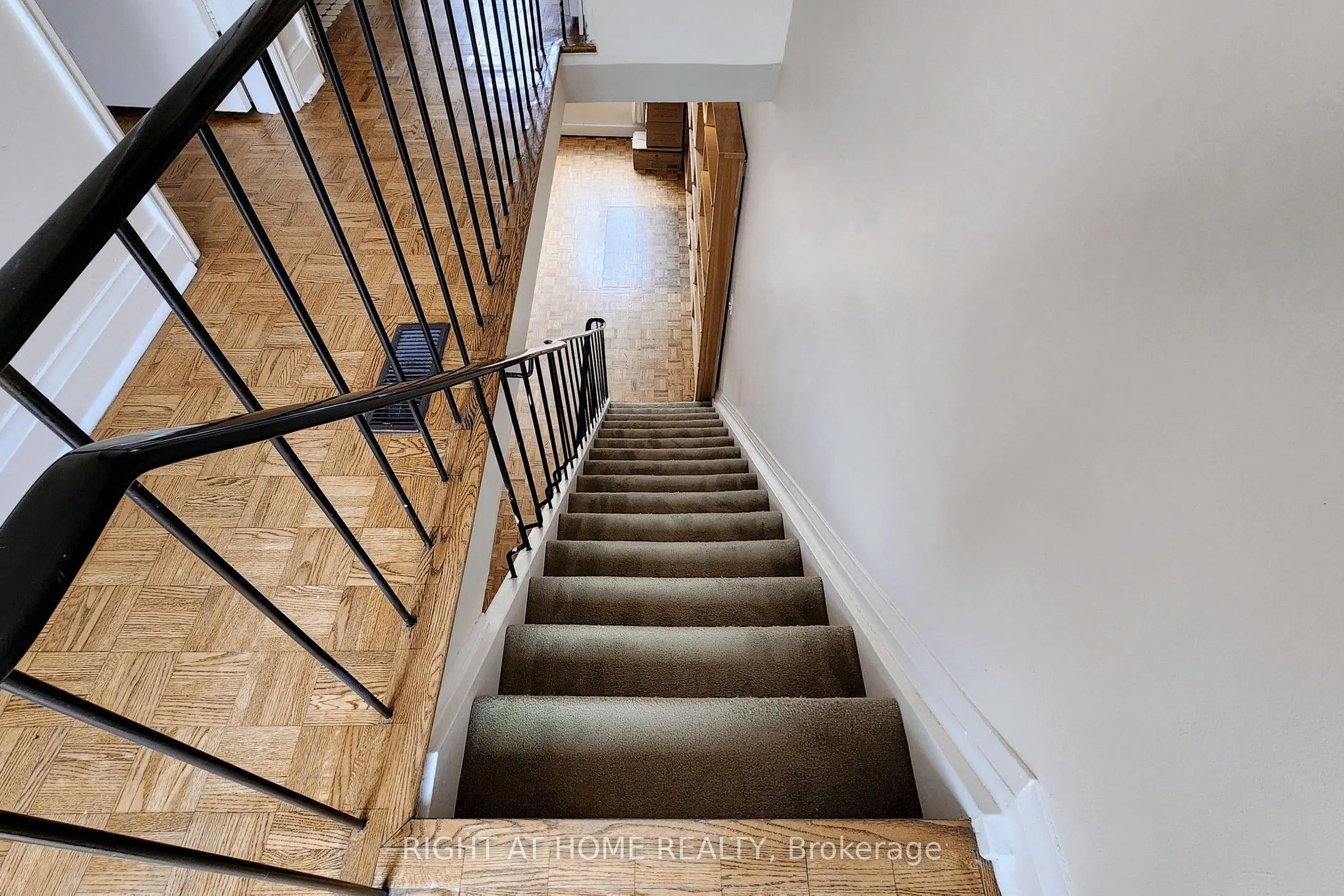 394 King Street E