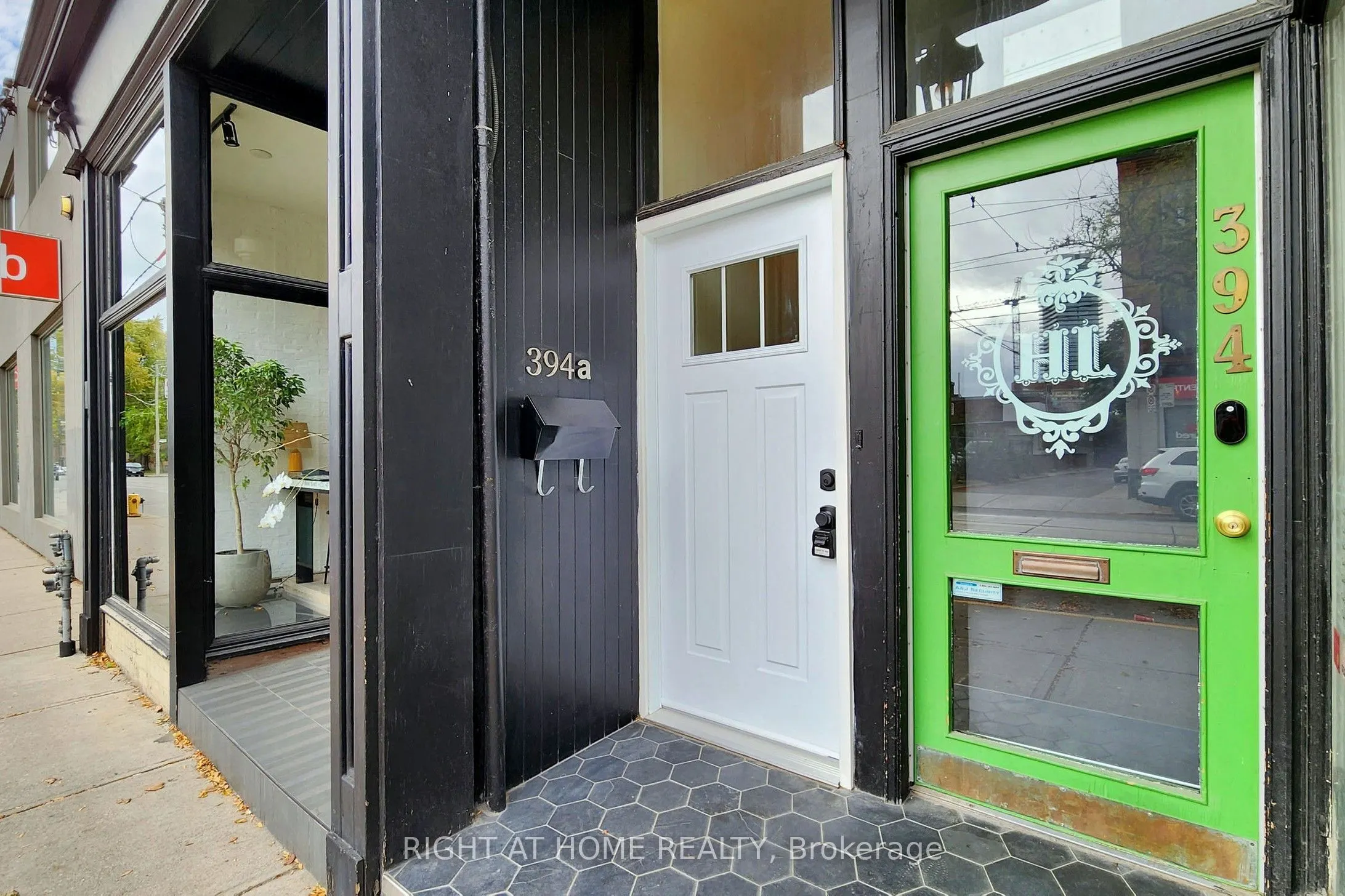 394 King Street E