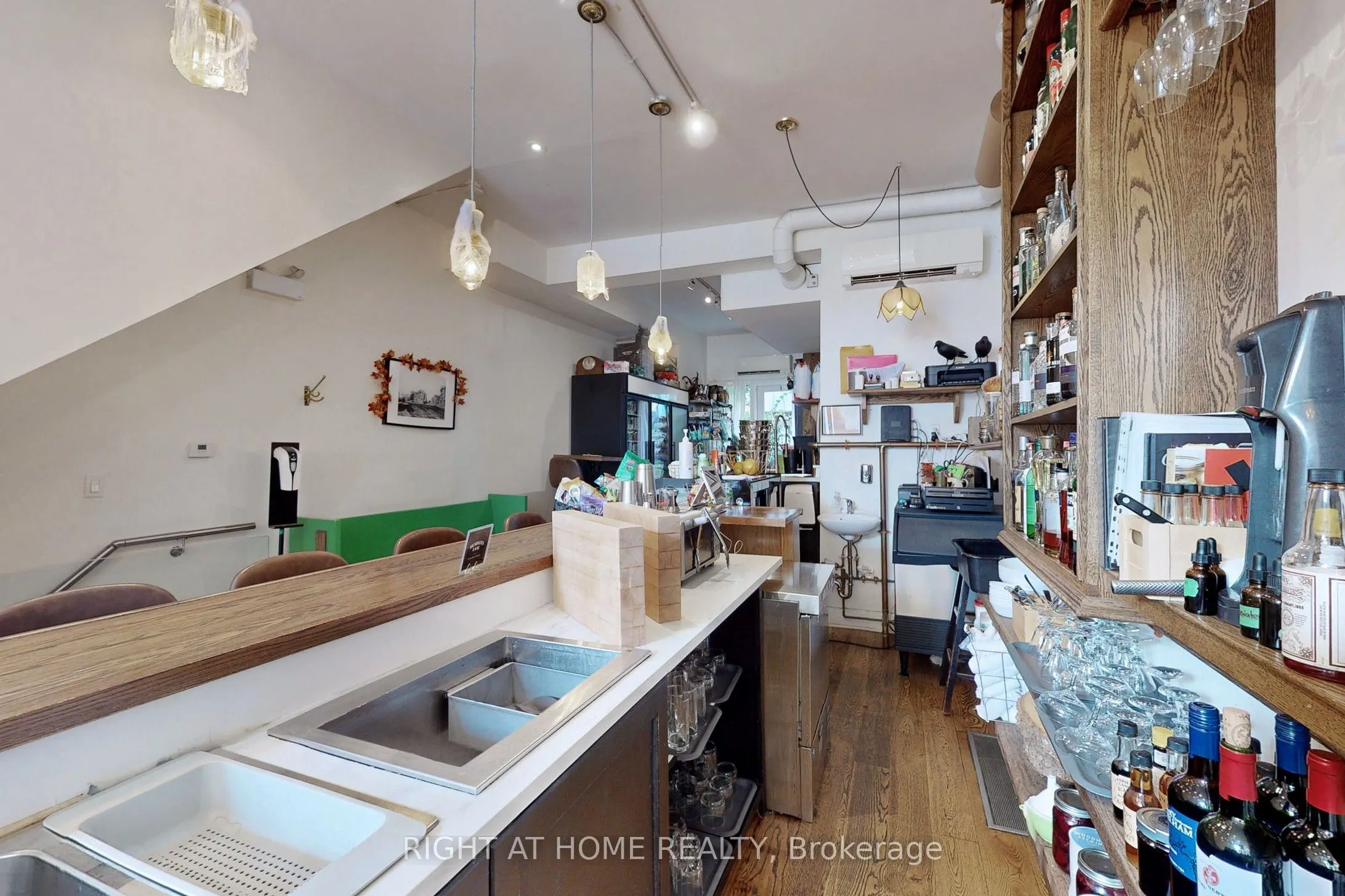 394 King Street E