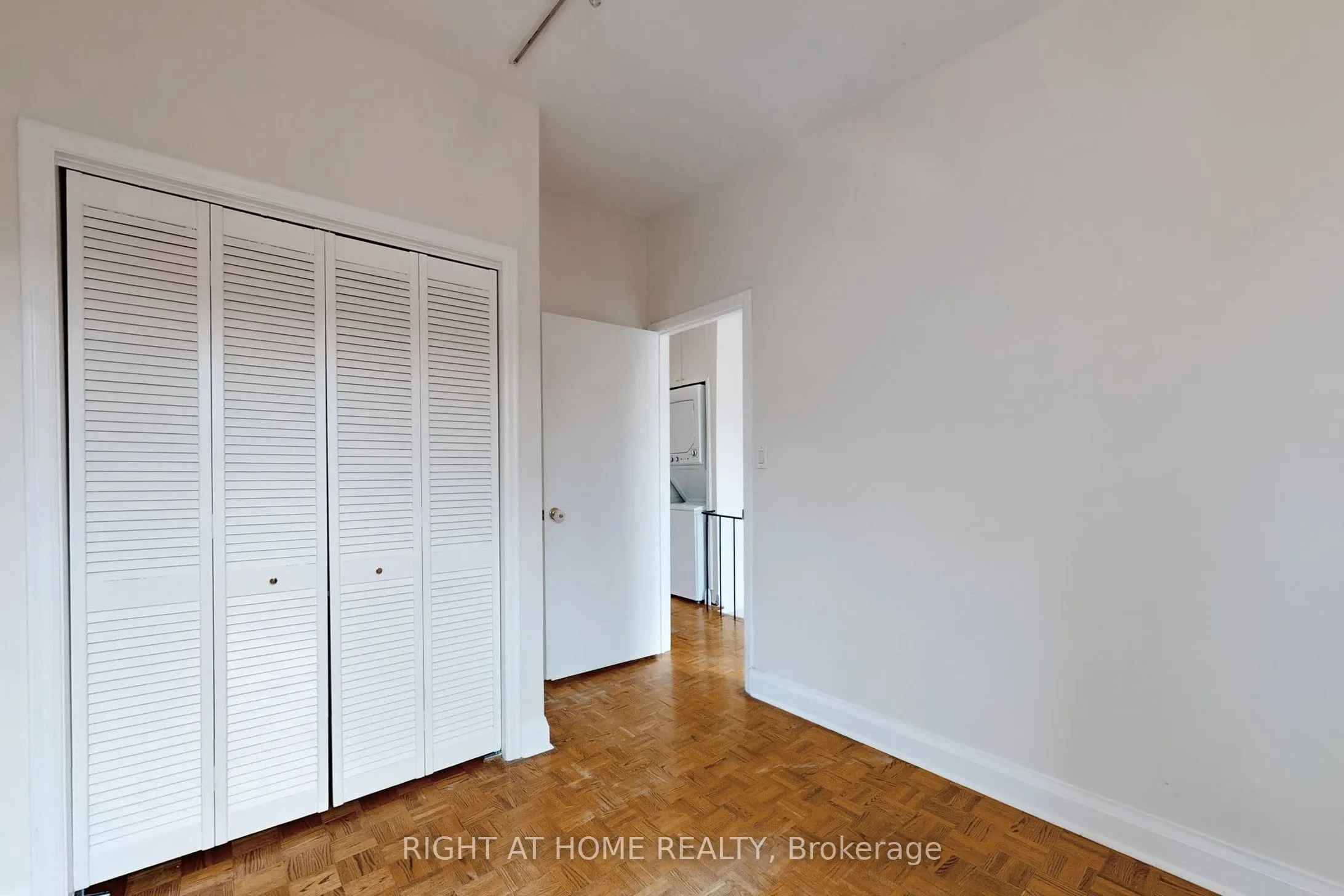 394 King Street E