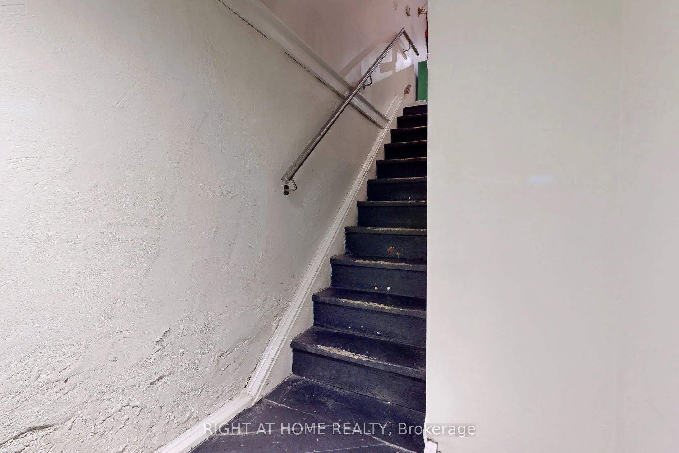 394 King Street E