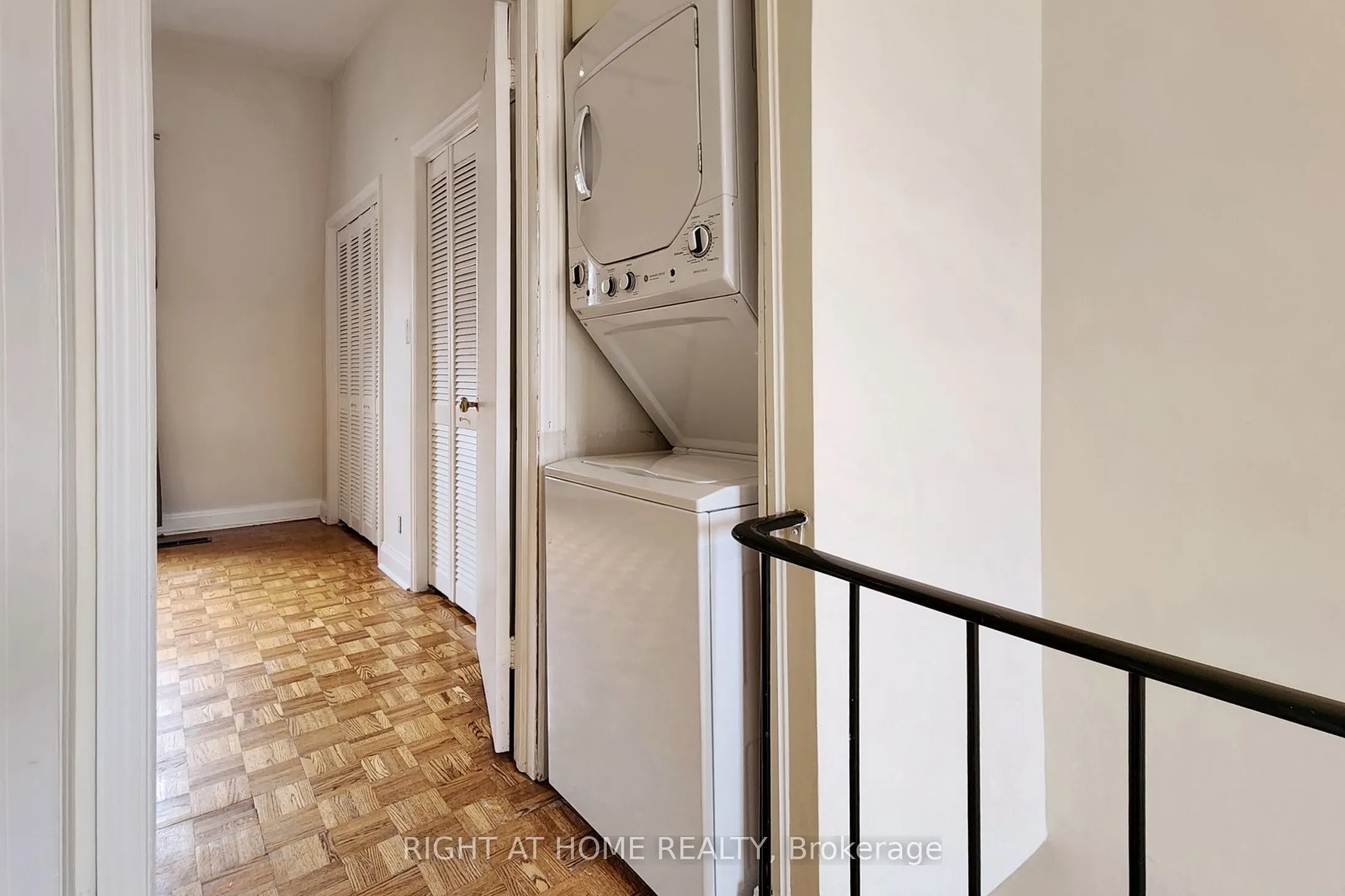 394 King Street E