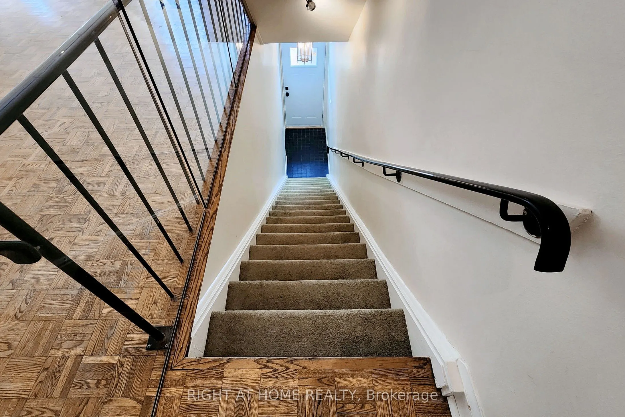 394 King Street E