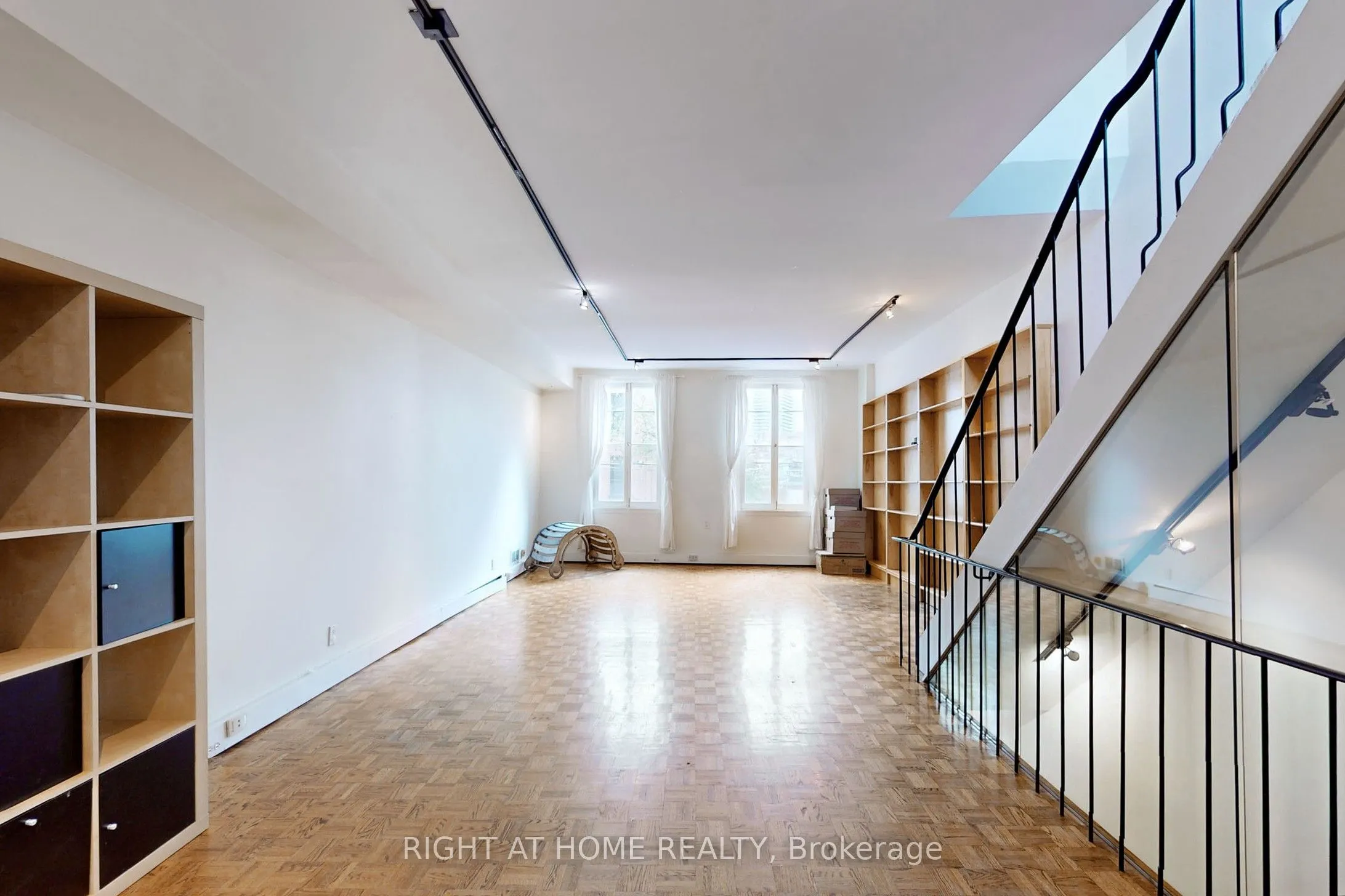 394 King Street E
