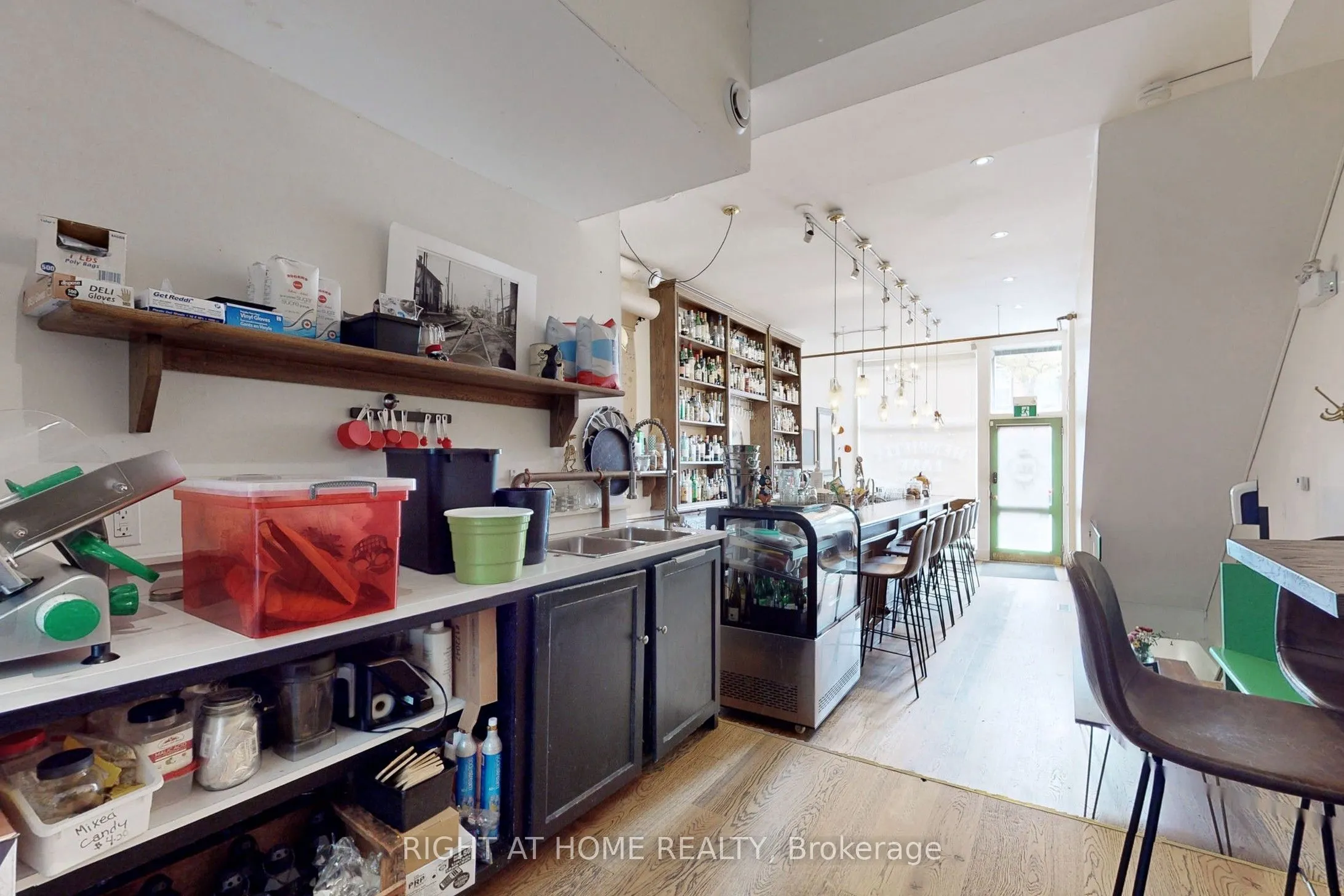 394 King Street E
