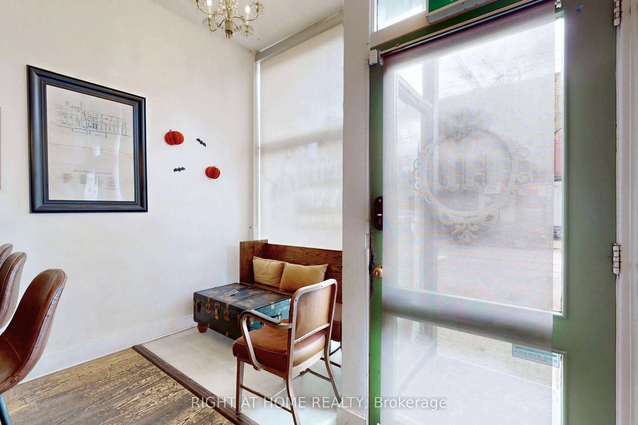 394 King Street E