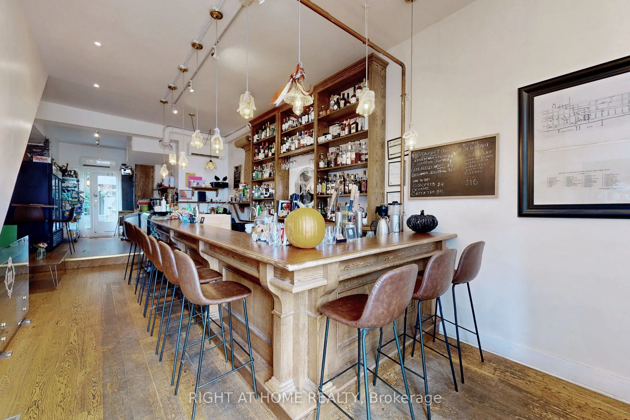 394 King Street E