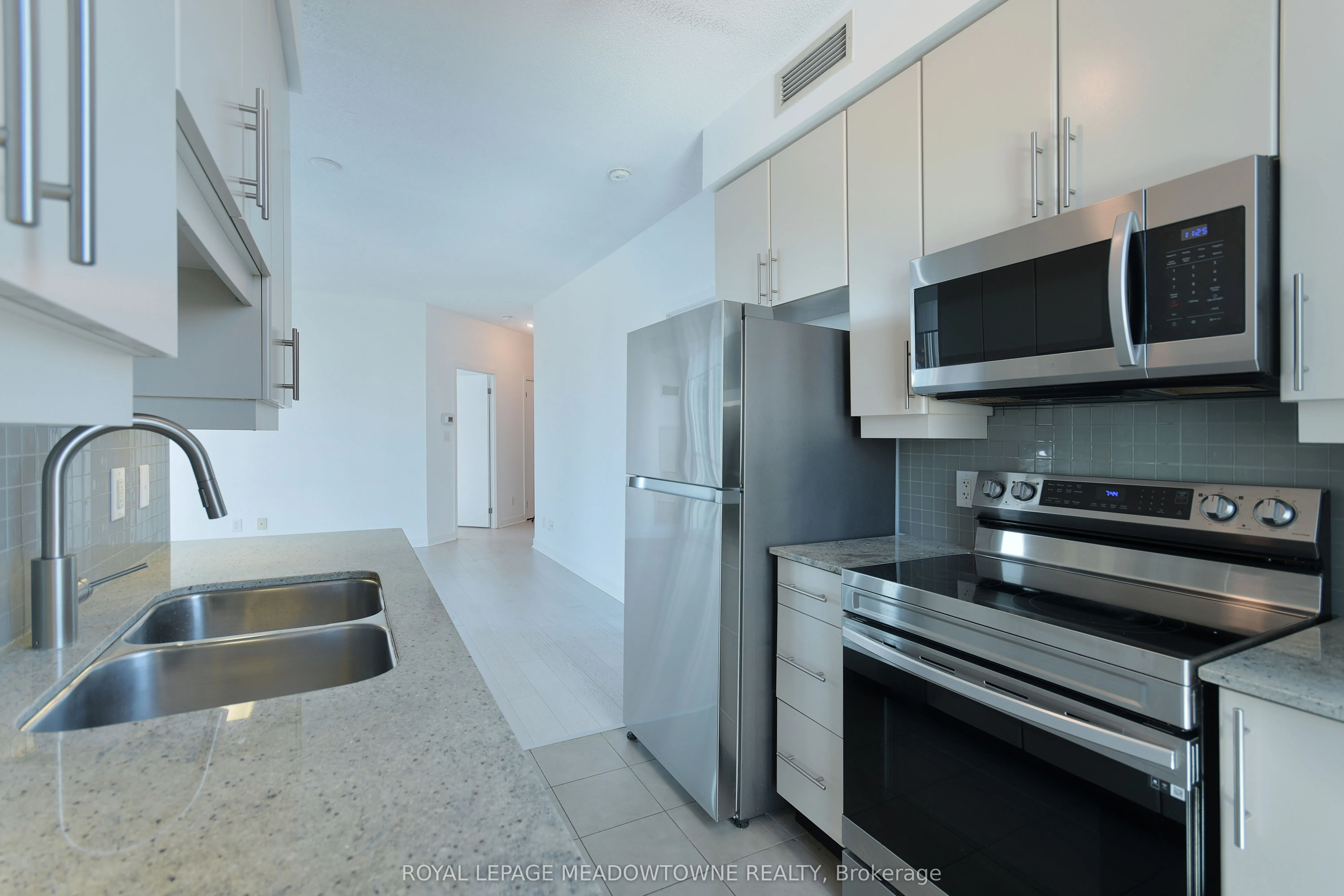 18 Harbour Street, #1805