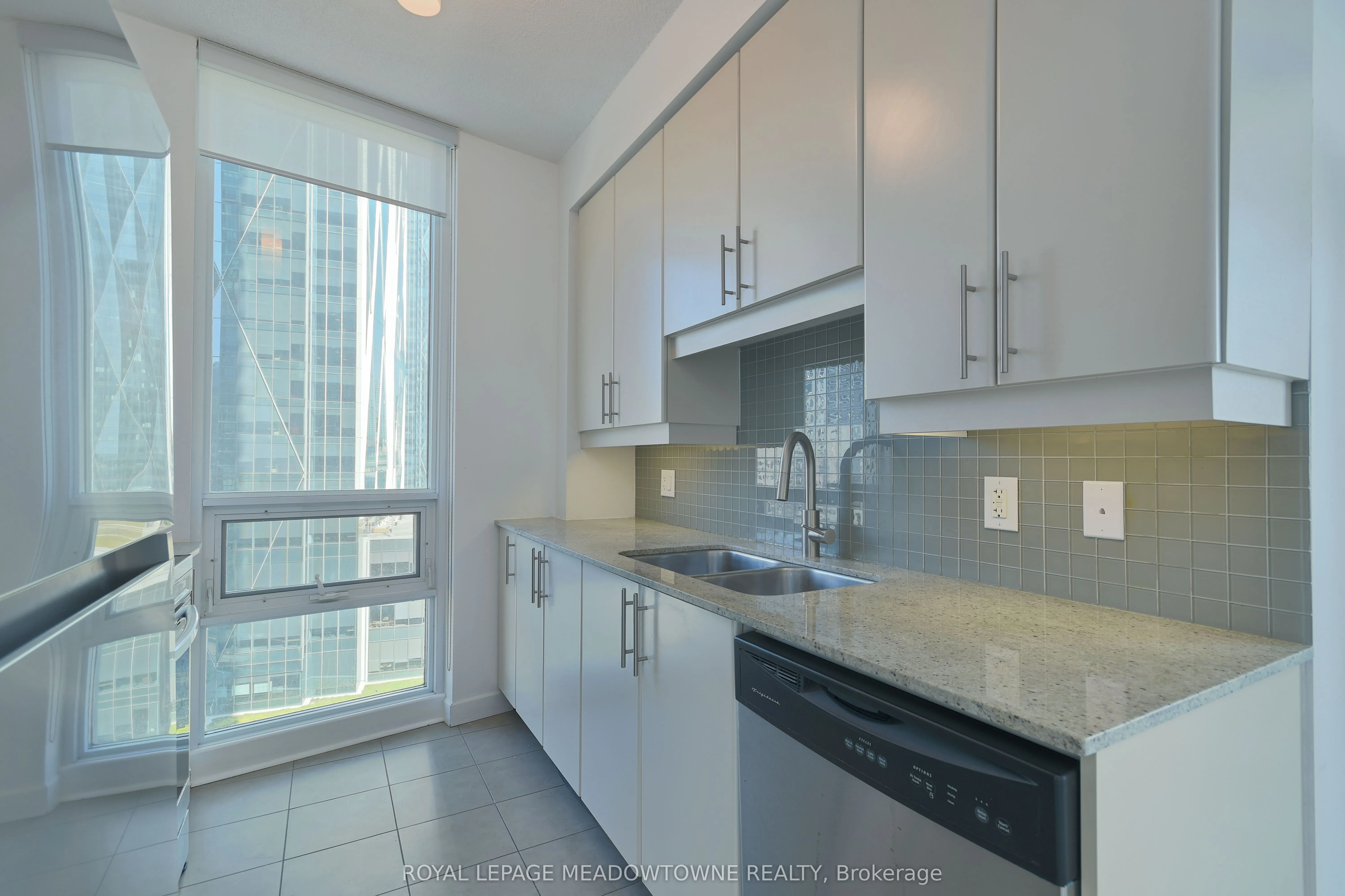 18 Harbour Street, #1805