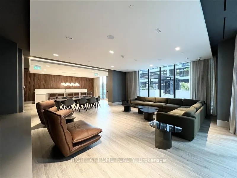 55 Broadway Avenue, #1604