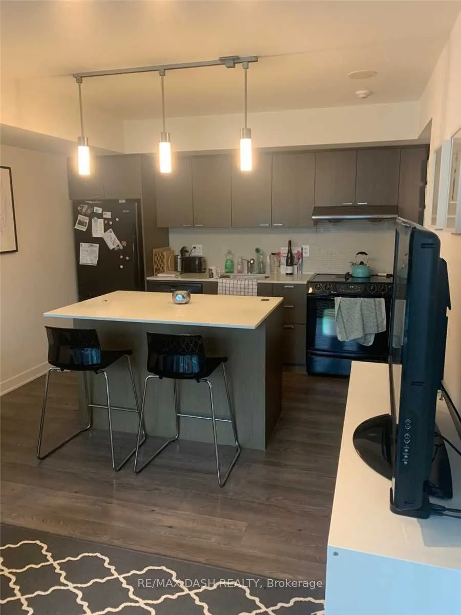 110 Charles Street E, #1409