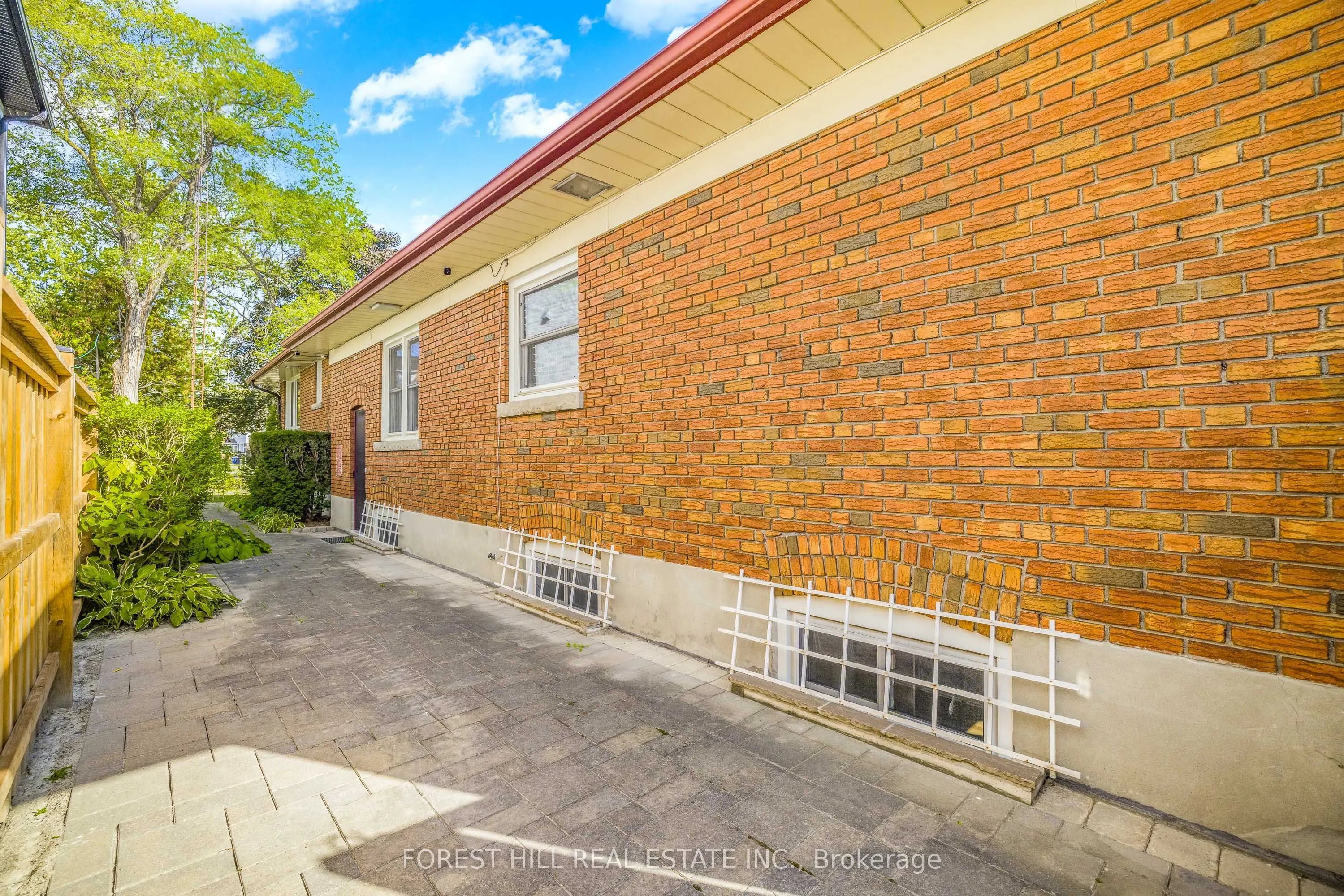 18 Irvington Crescent