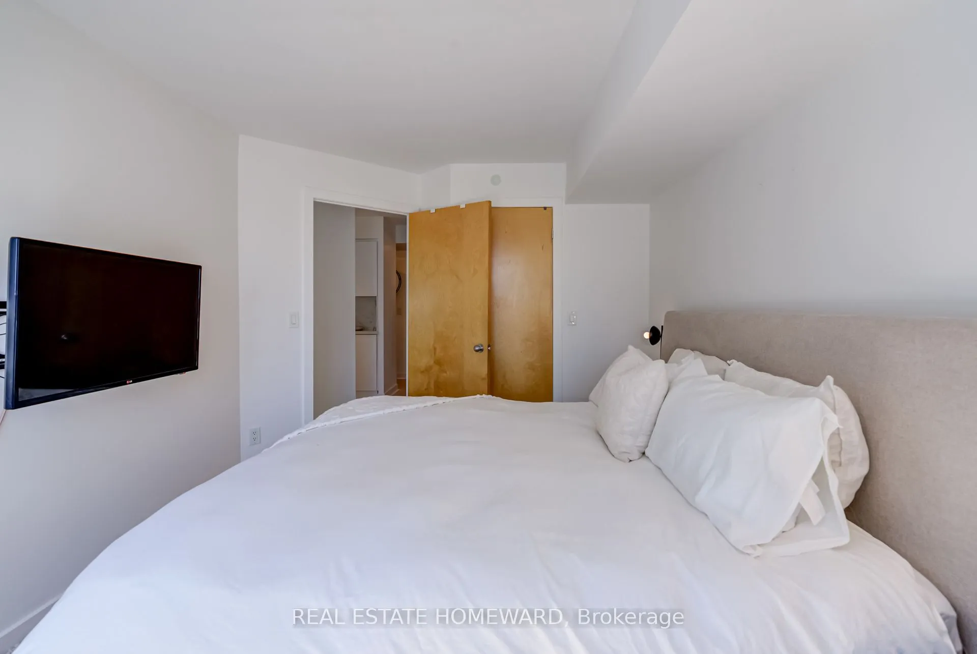 255 Richmond Street E, #1004