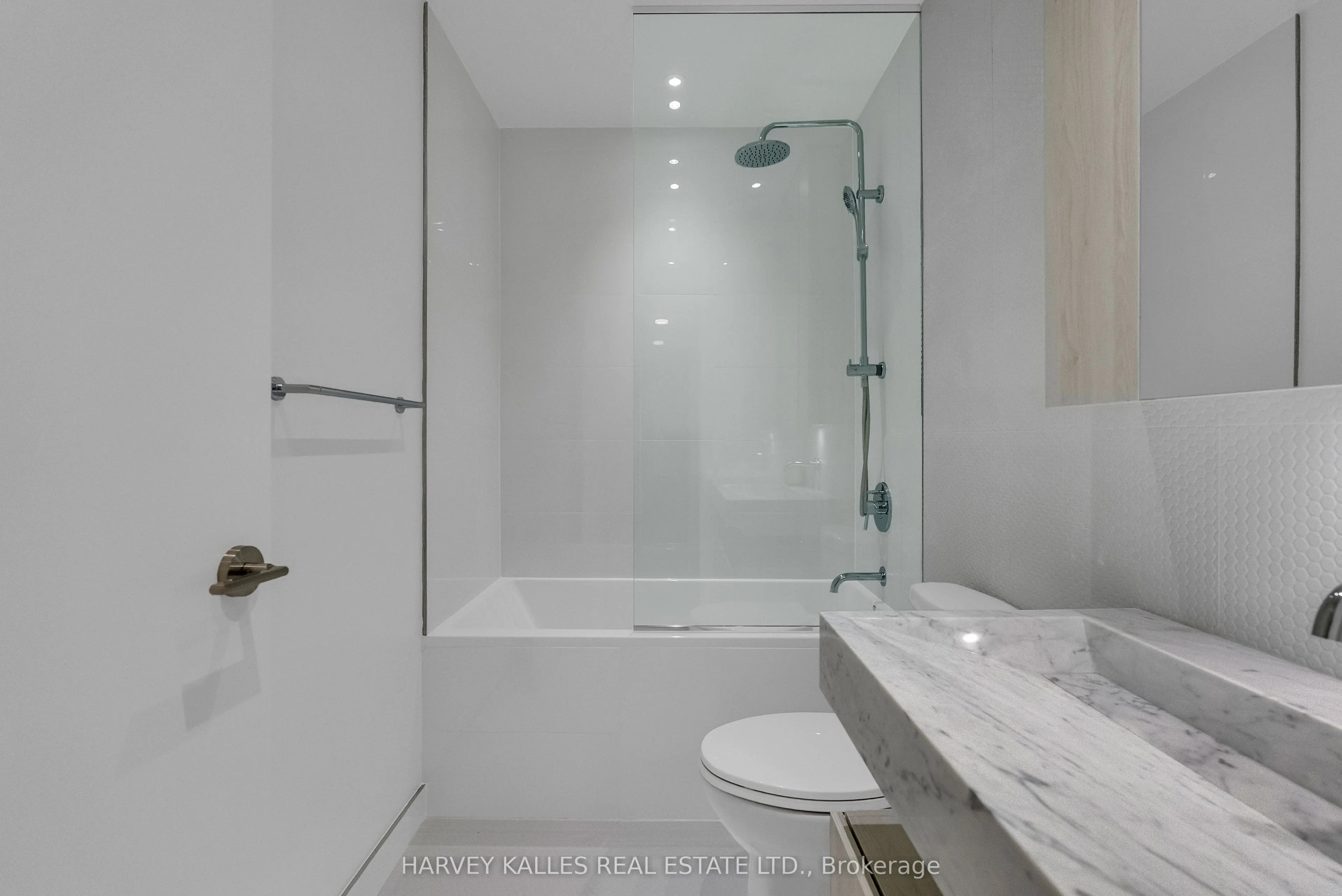 11 Yorkville Avenue, #4110