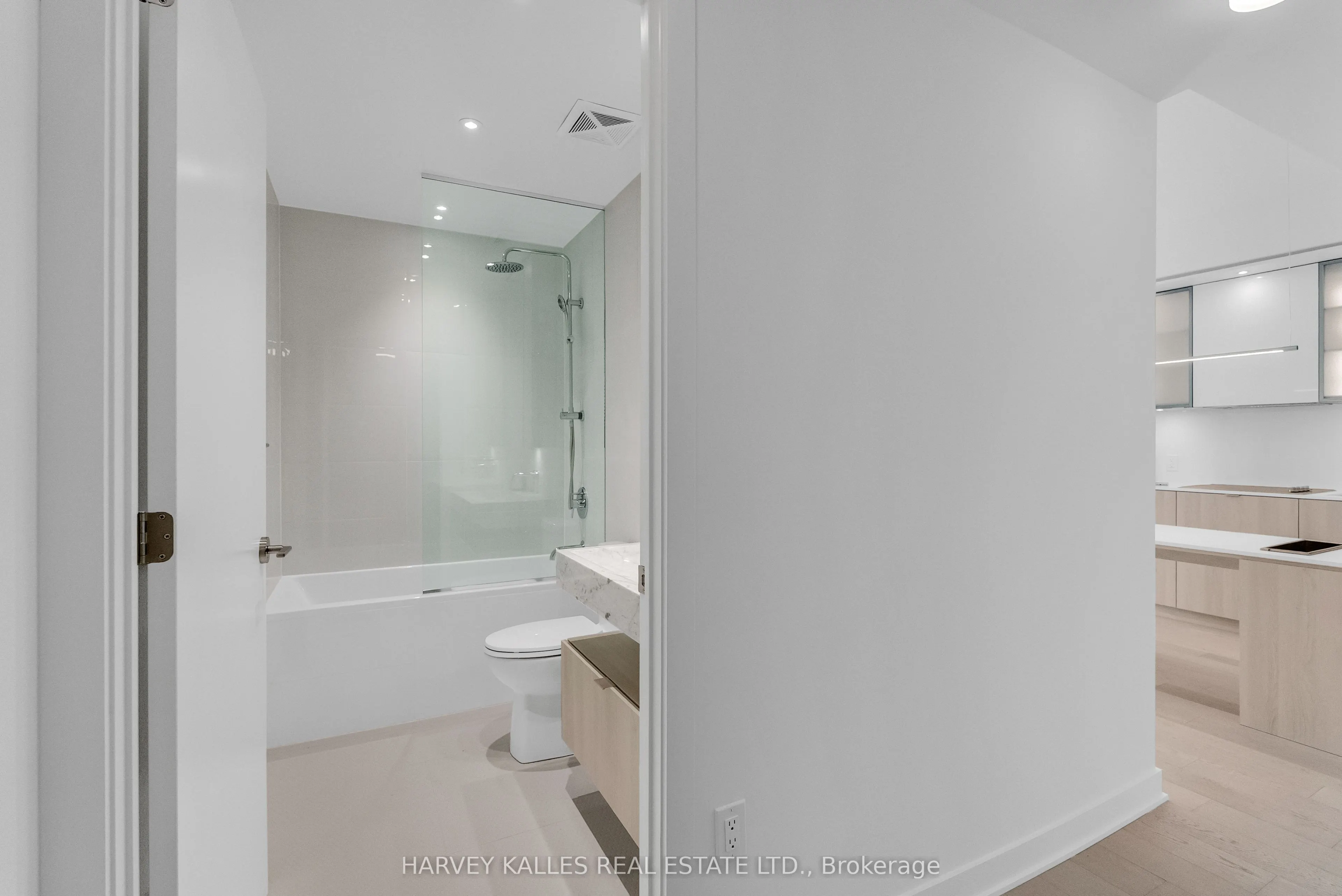 11 Yorkville Avenue, #4110
