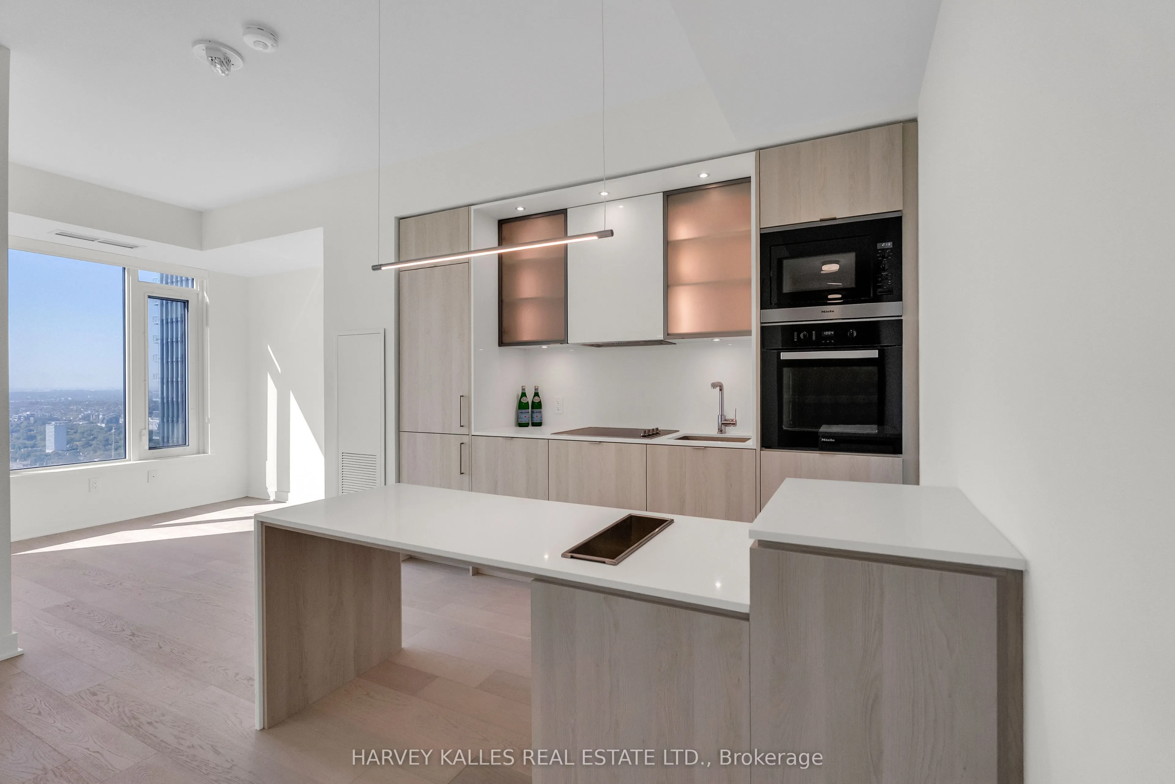 11 Yorkville Avenue, #4110