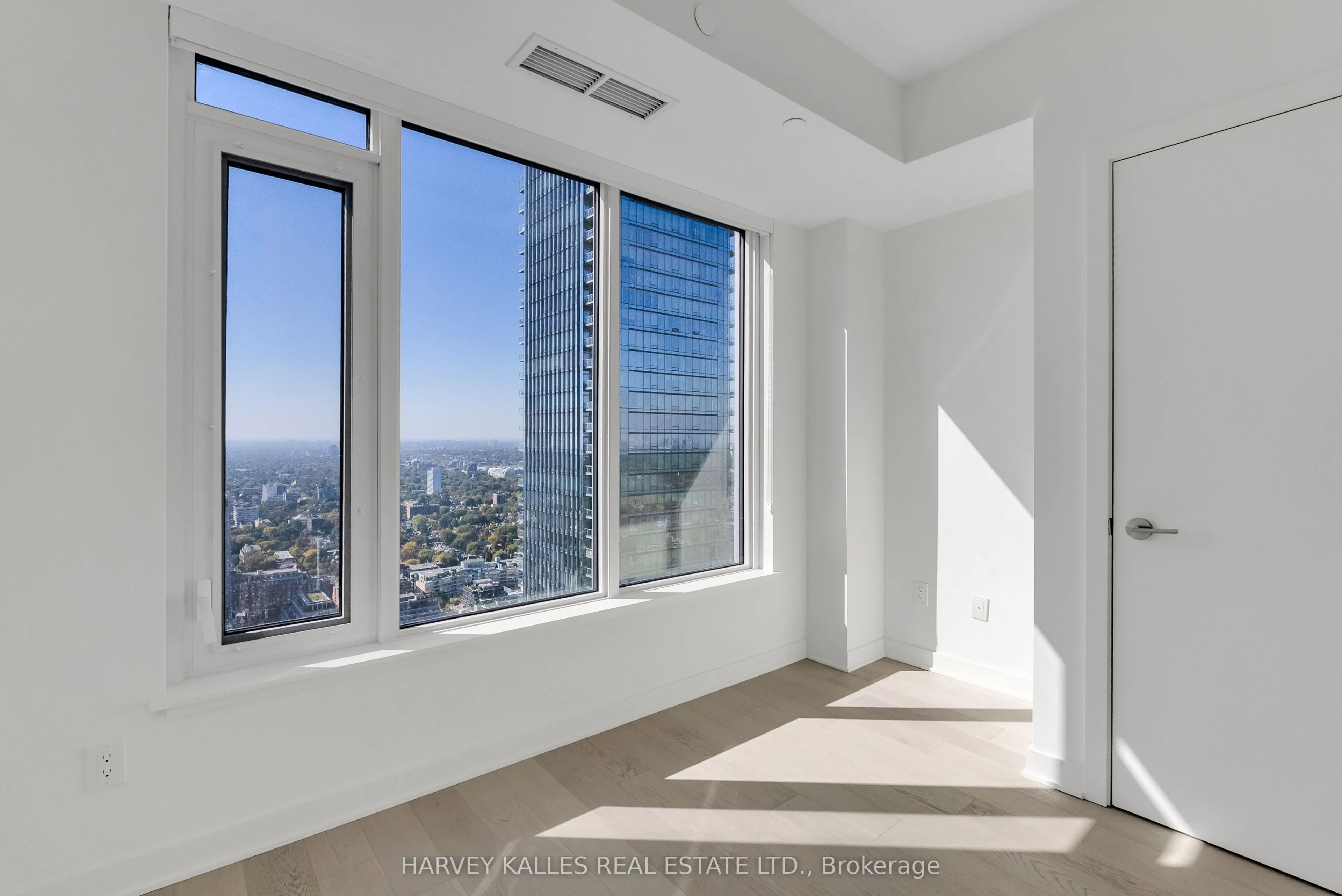 11 Yorkville Avenue, #4110