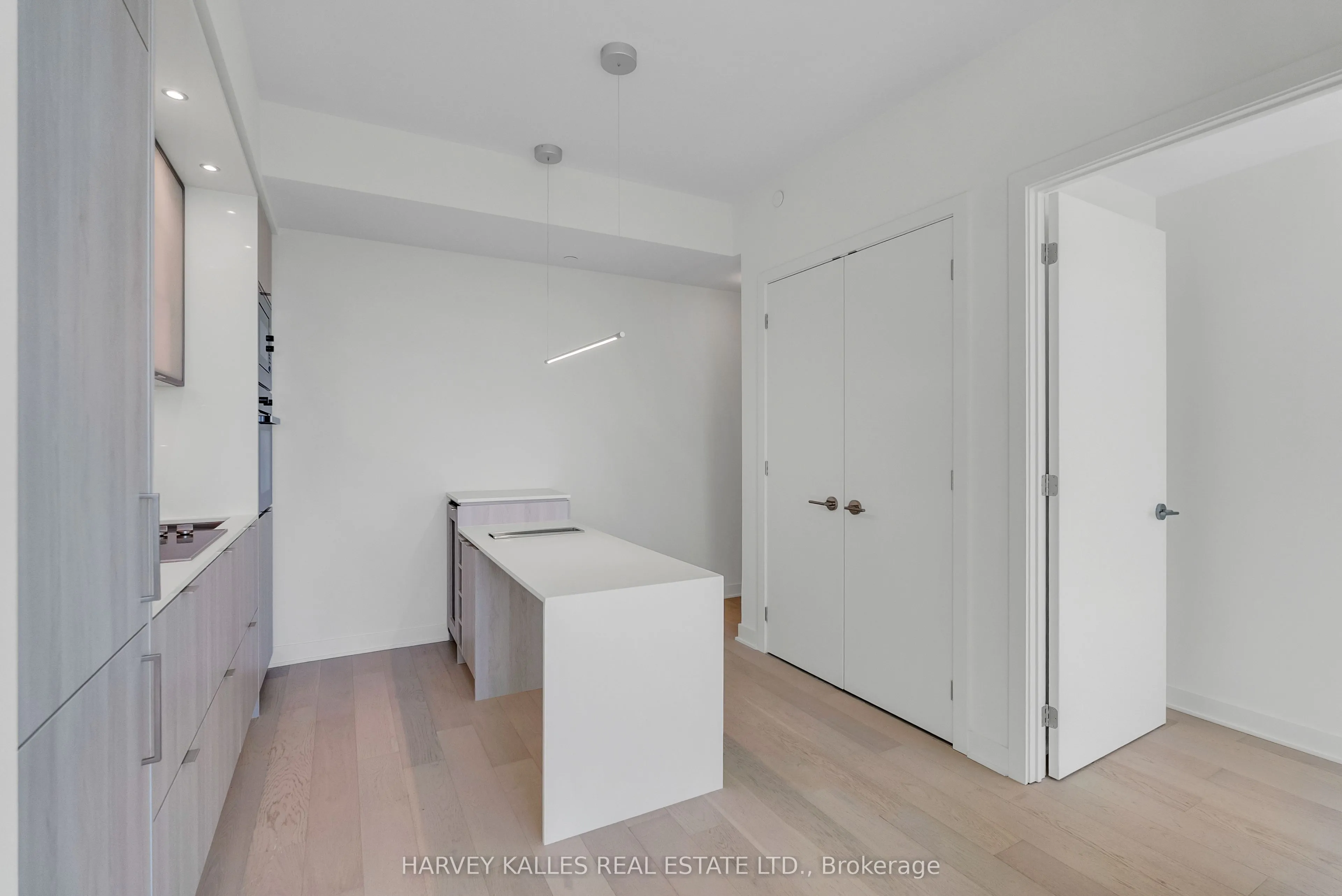 11 Yorkville Avenue, #4110