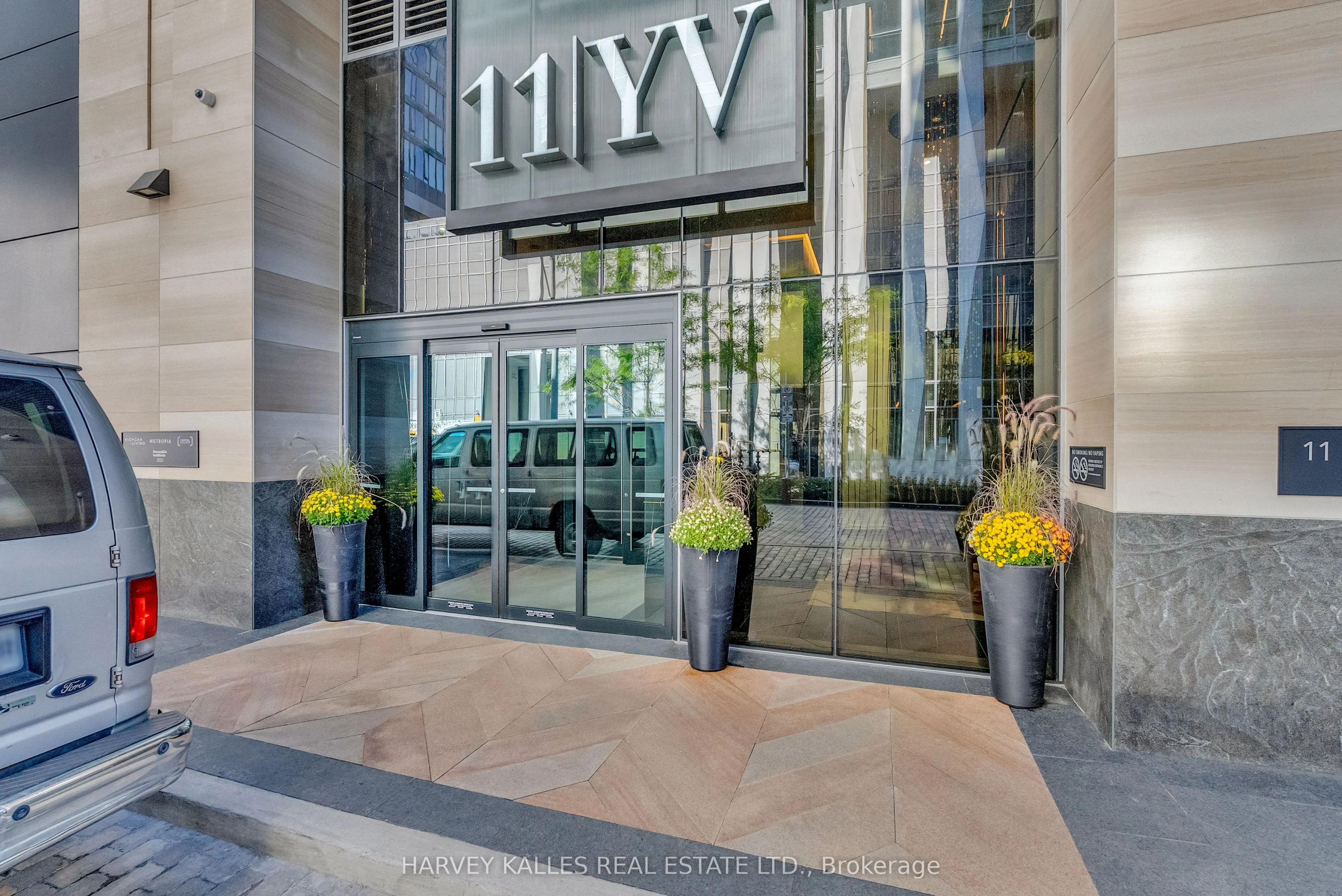 11 Yorkville Avenue, #4110