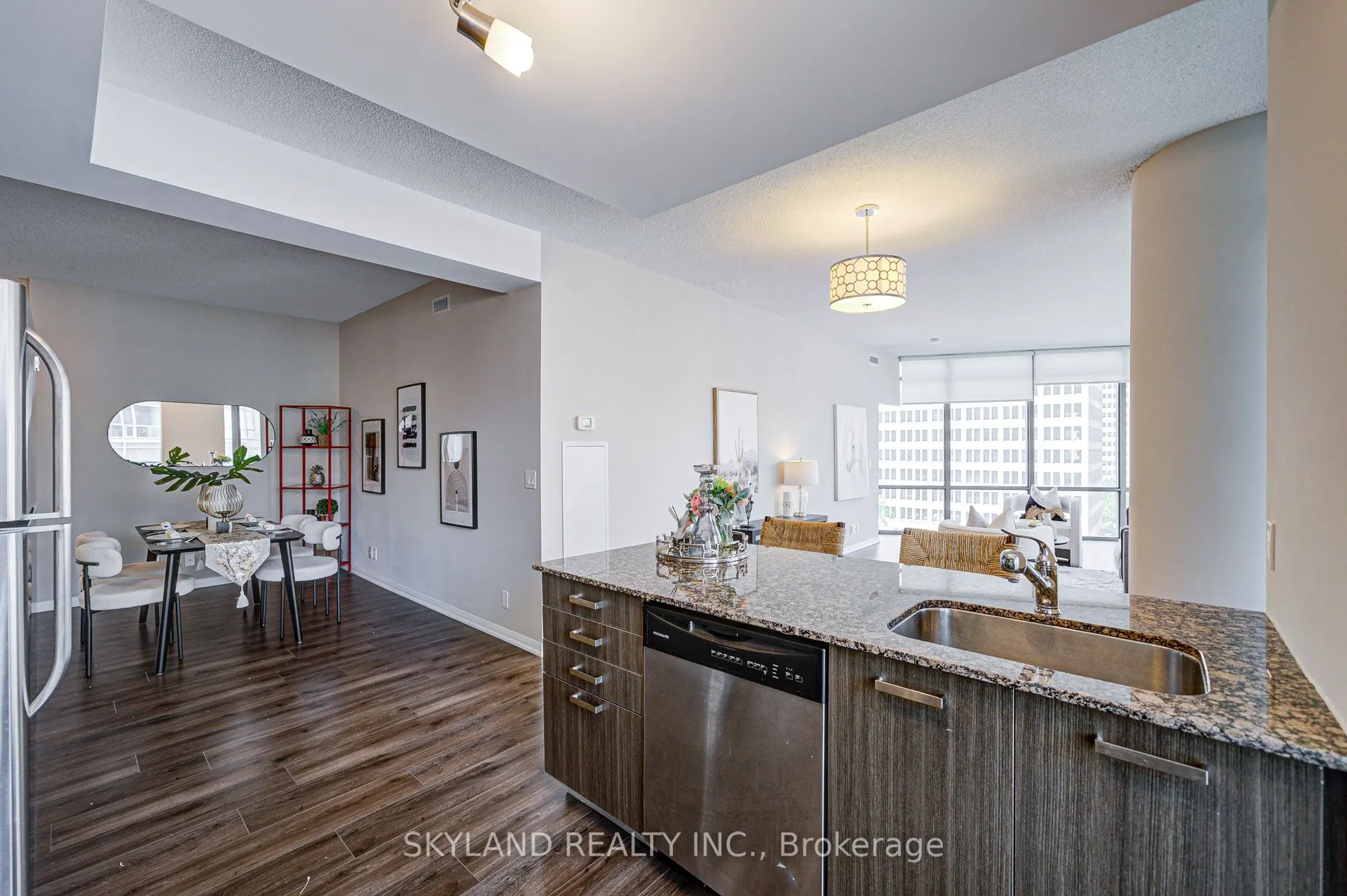 832 Bay Street, #805