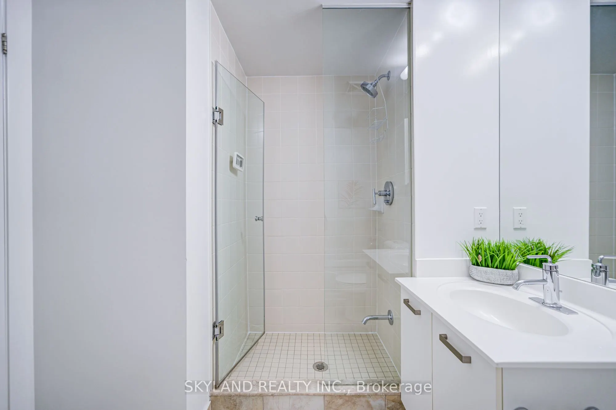832 Bay Street, #805
