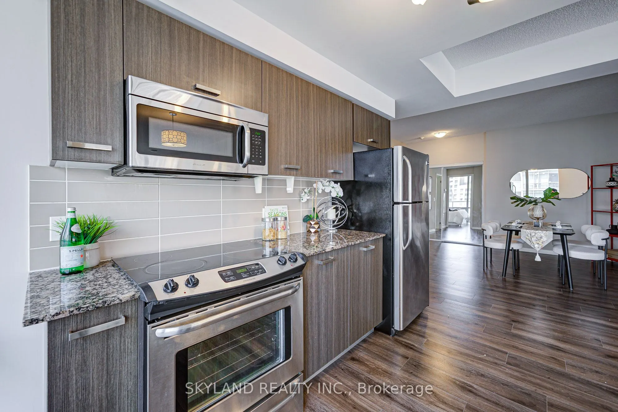 832 Bay Street, #805