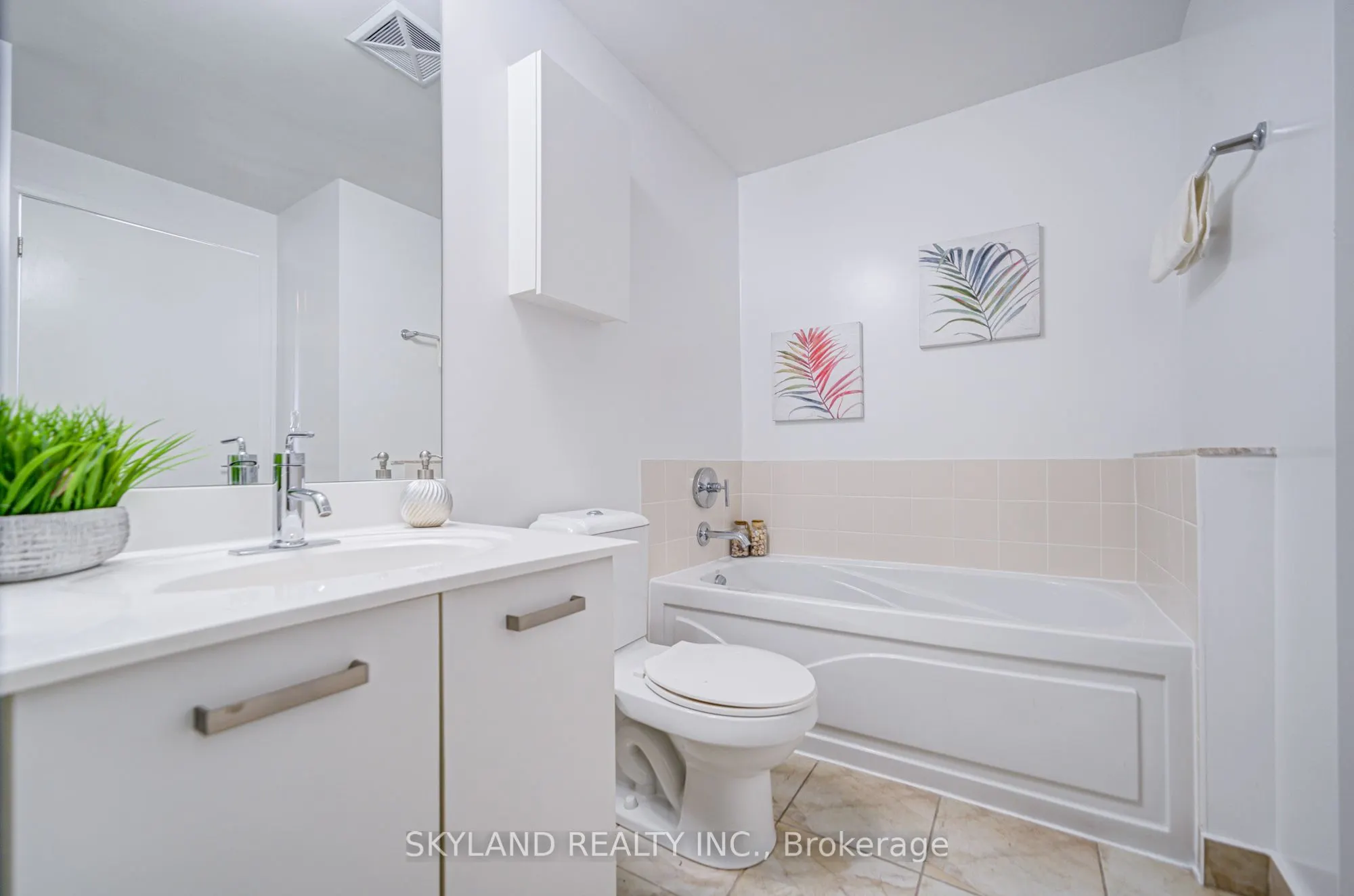 832 Bay Street, #805