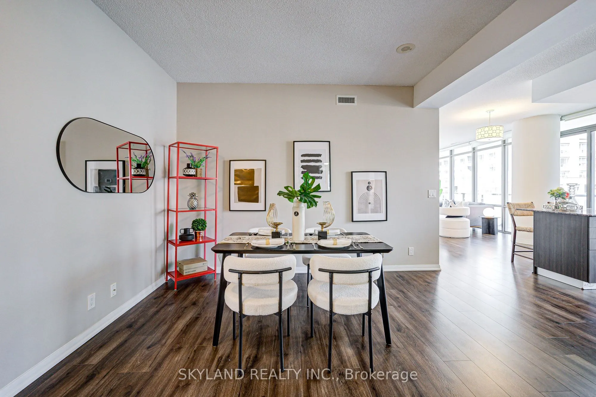 832 Bay Street, #805