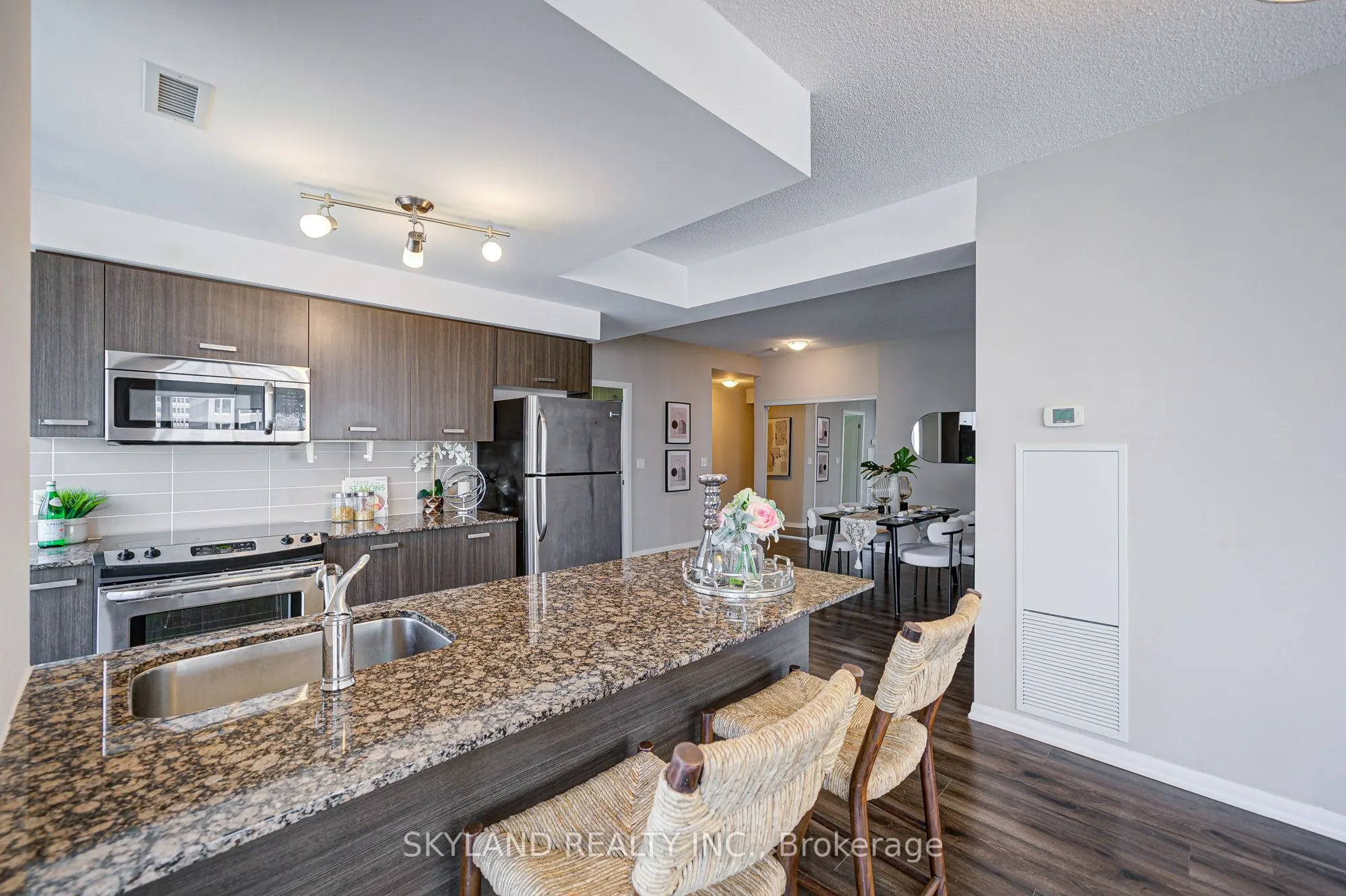 832 Bay Street, #805