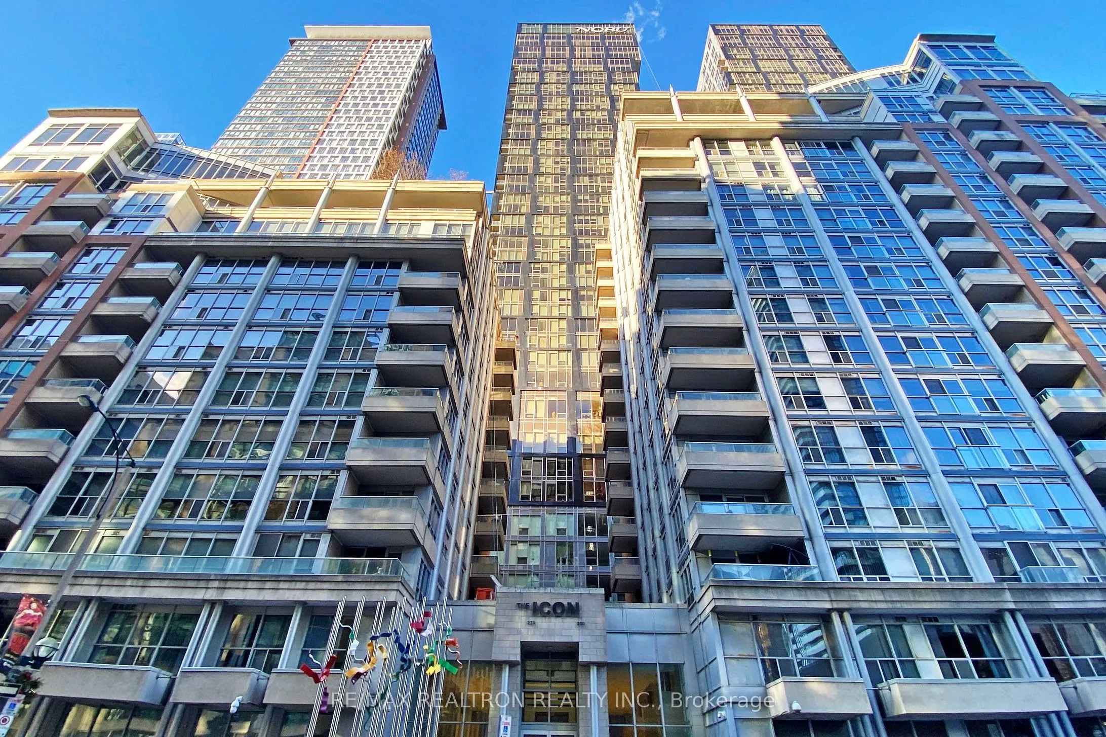 250 Wellington Street W, #330