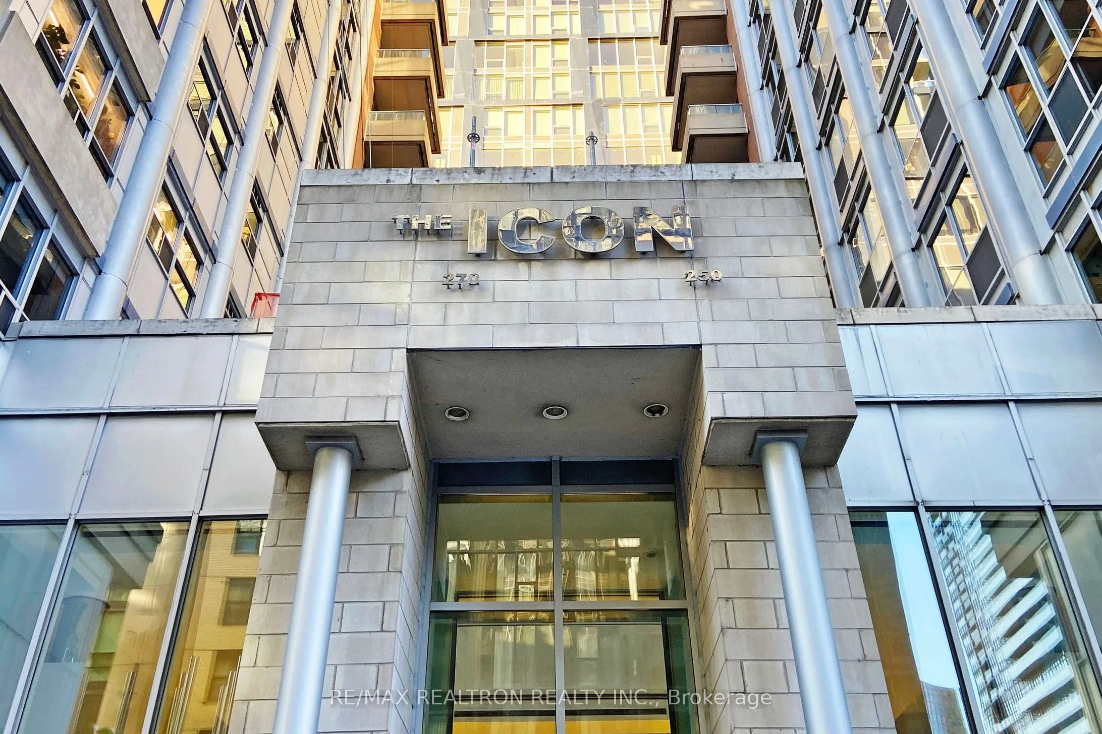 250 Wellington Street W, #330