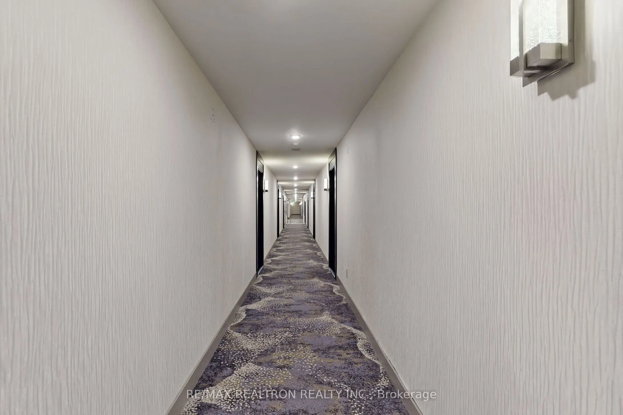 250 Wellington Street W, #330