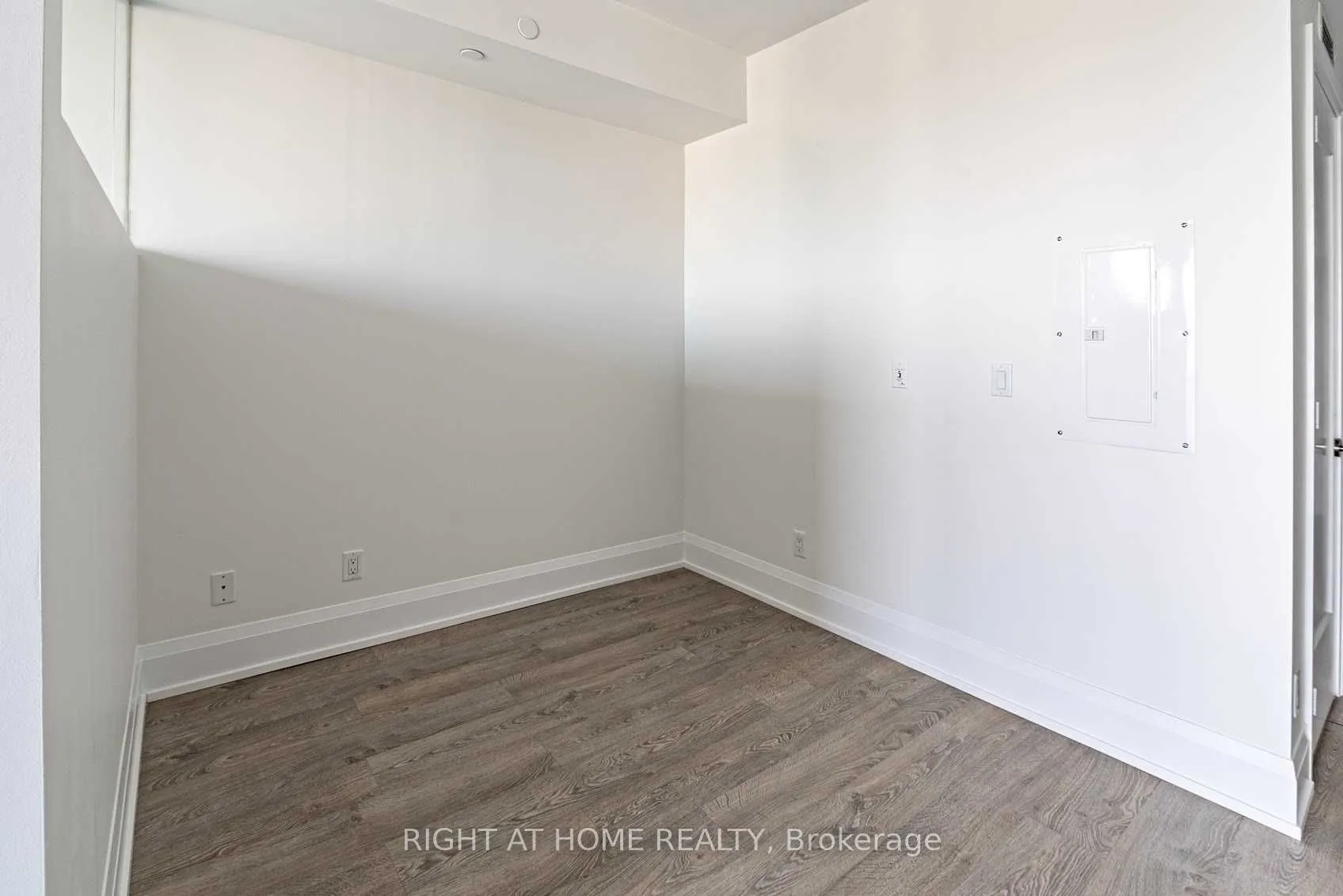 101 Erskine Avenue, #1906