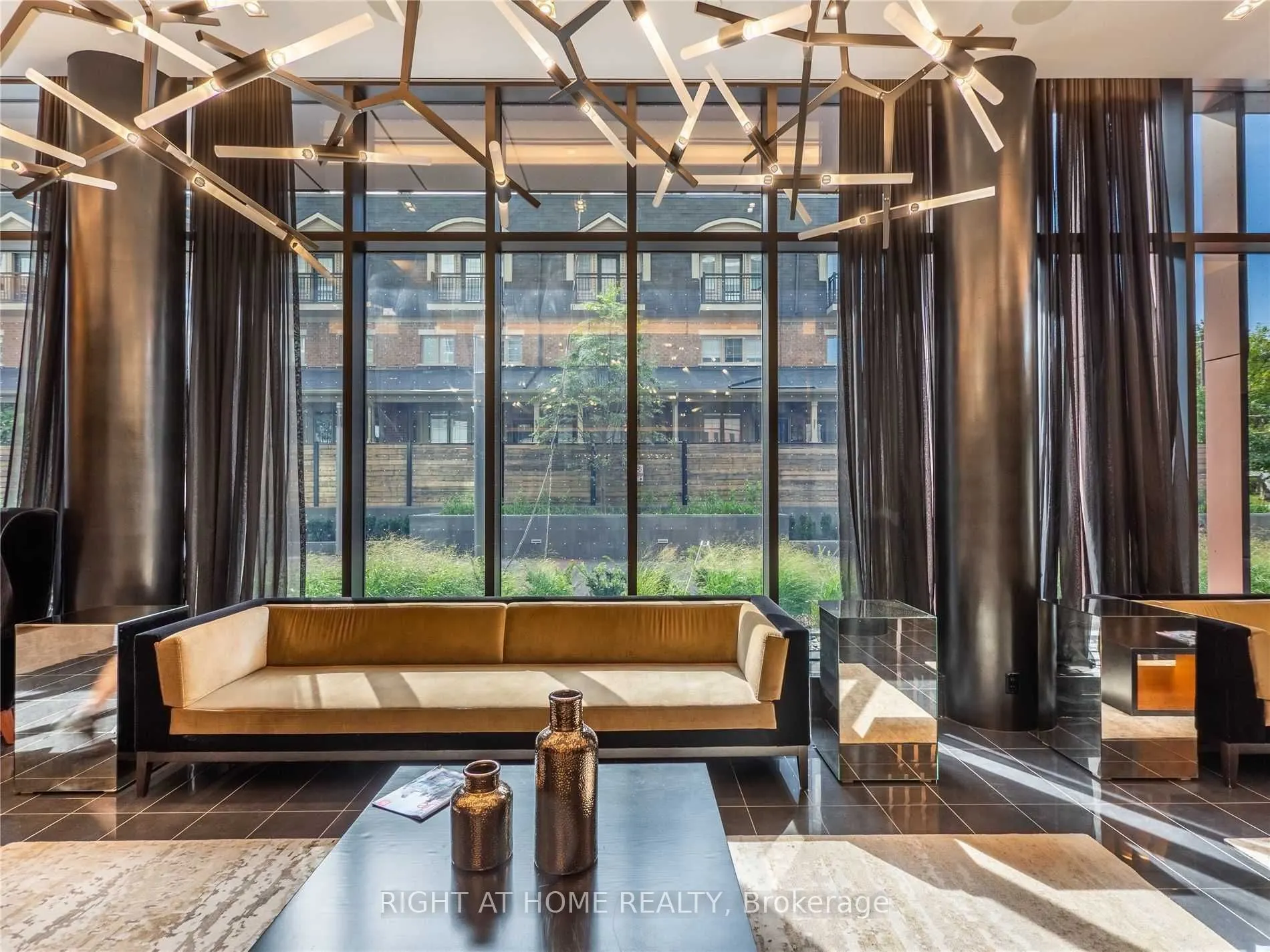 101 Erskine Avenue, #1906