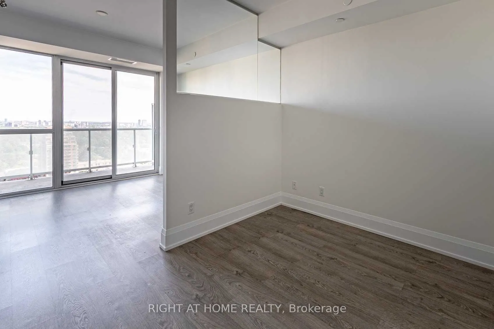 101 Erskine Avenue, #1906