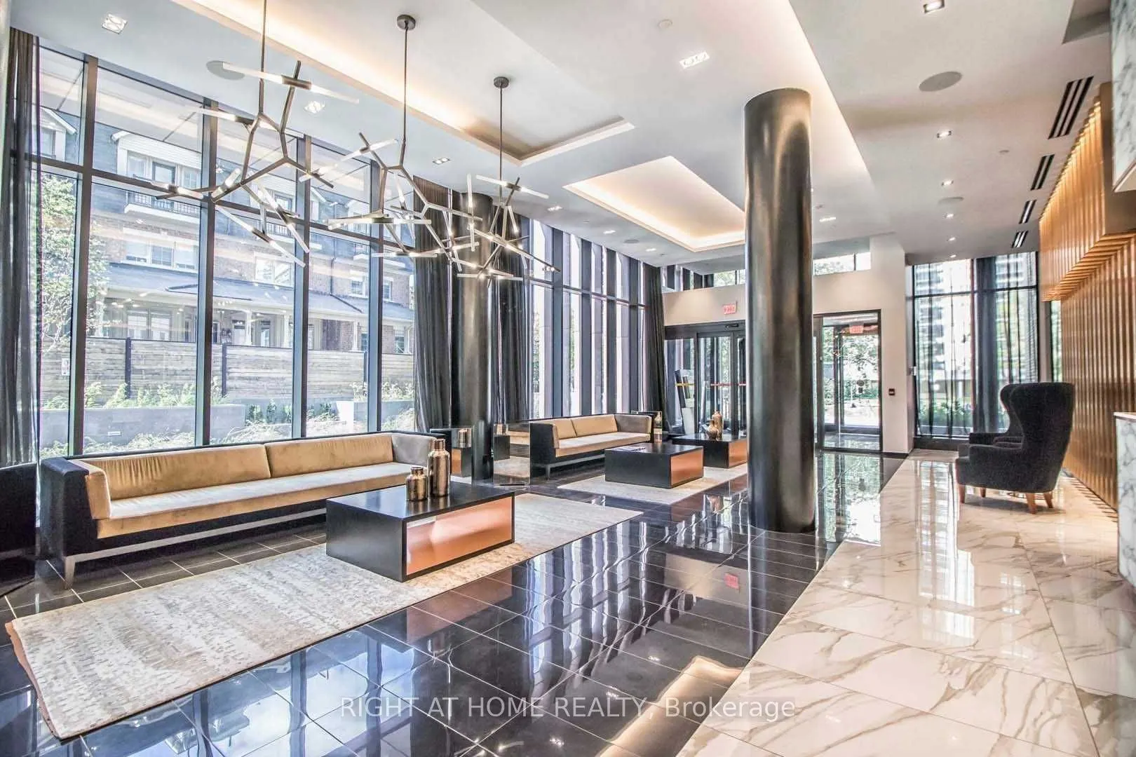 101 Erskine Avenue, #1906