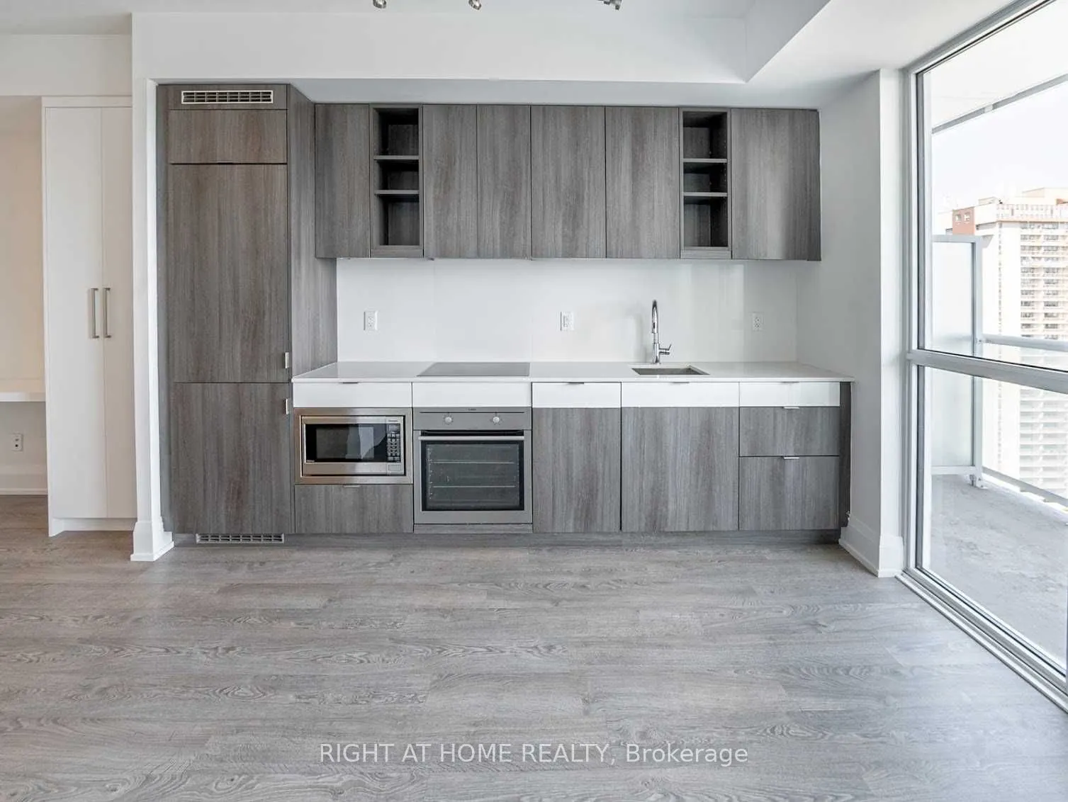 101 Erskine Avenue, #1906