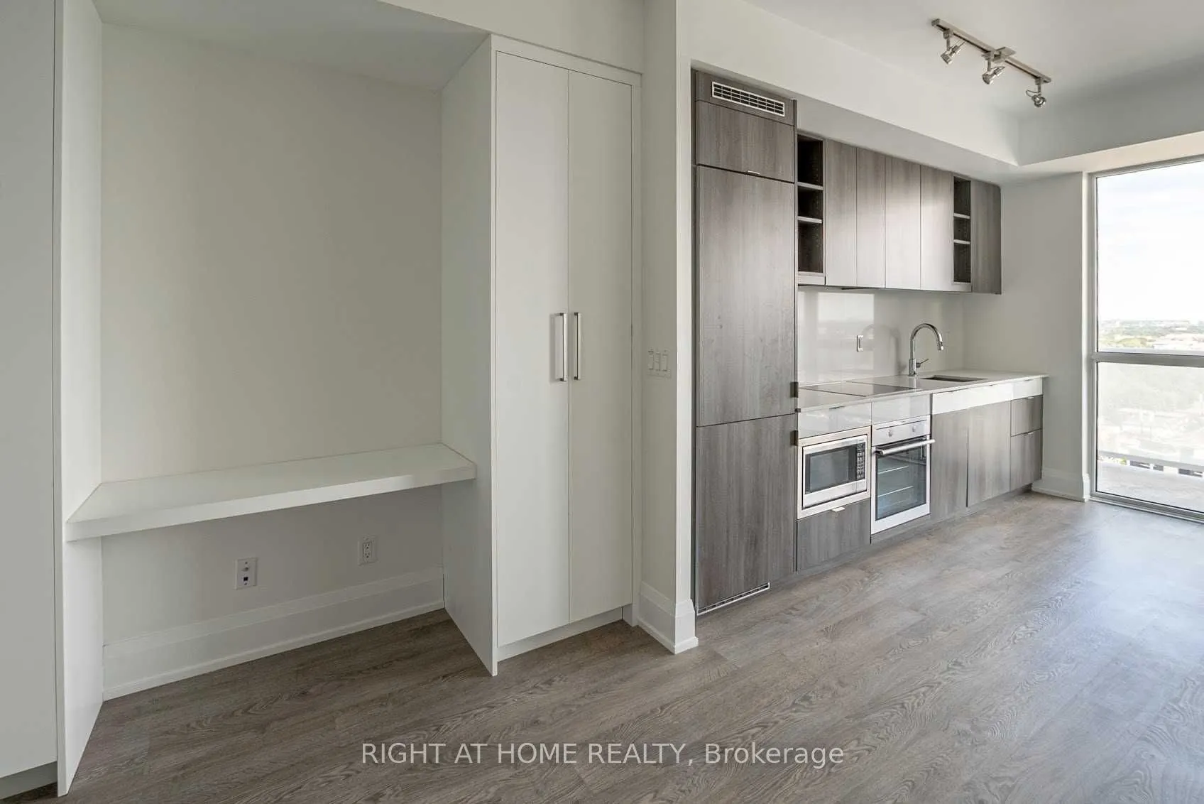 101 Erskine Avenue, #1906
