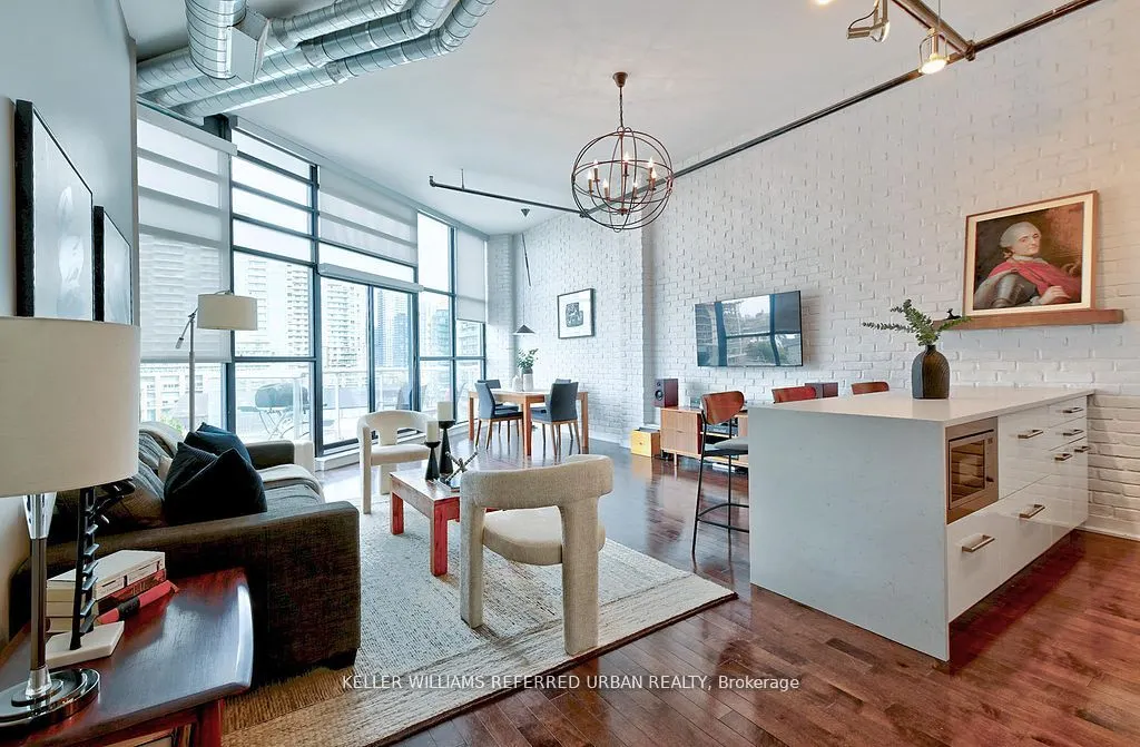 43 Hanna Avenue, #608