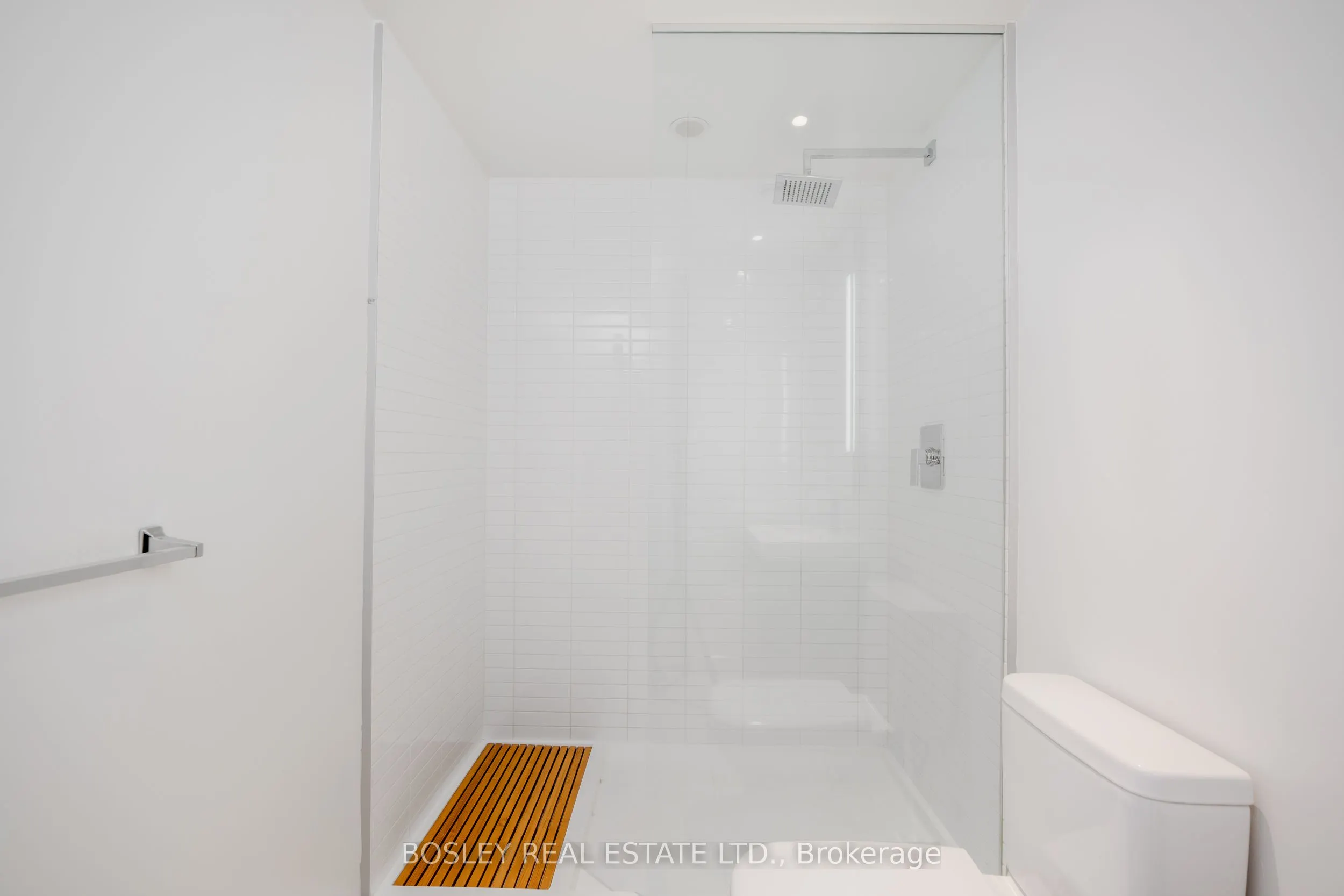 38 Stewart Street, #906