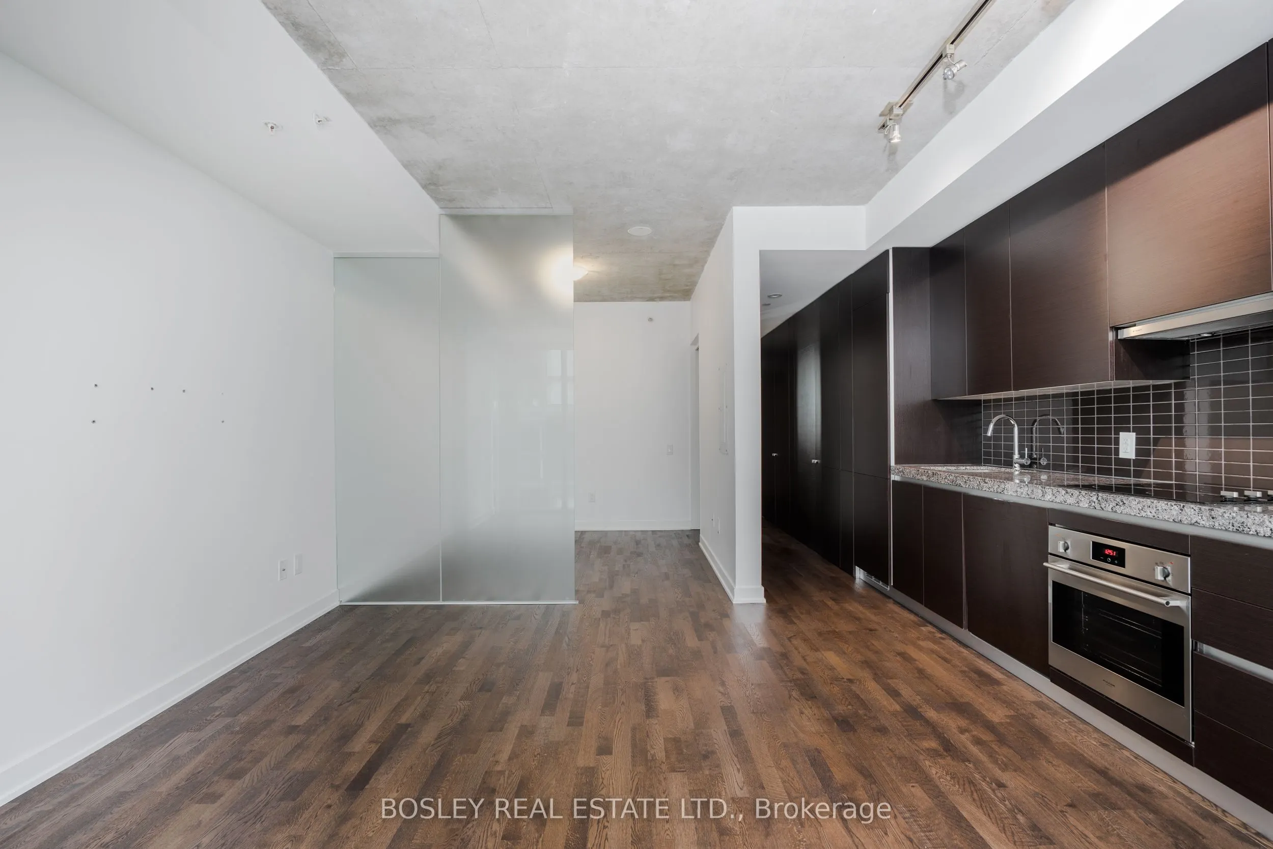 38 Stewart Street, #906
