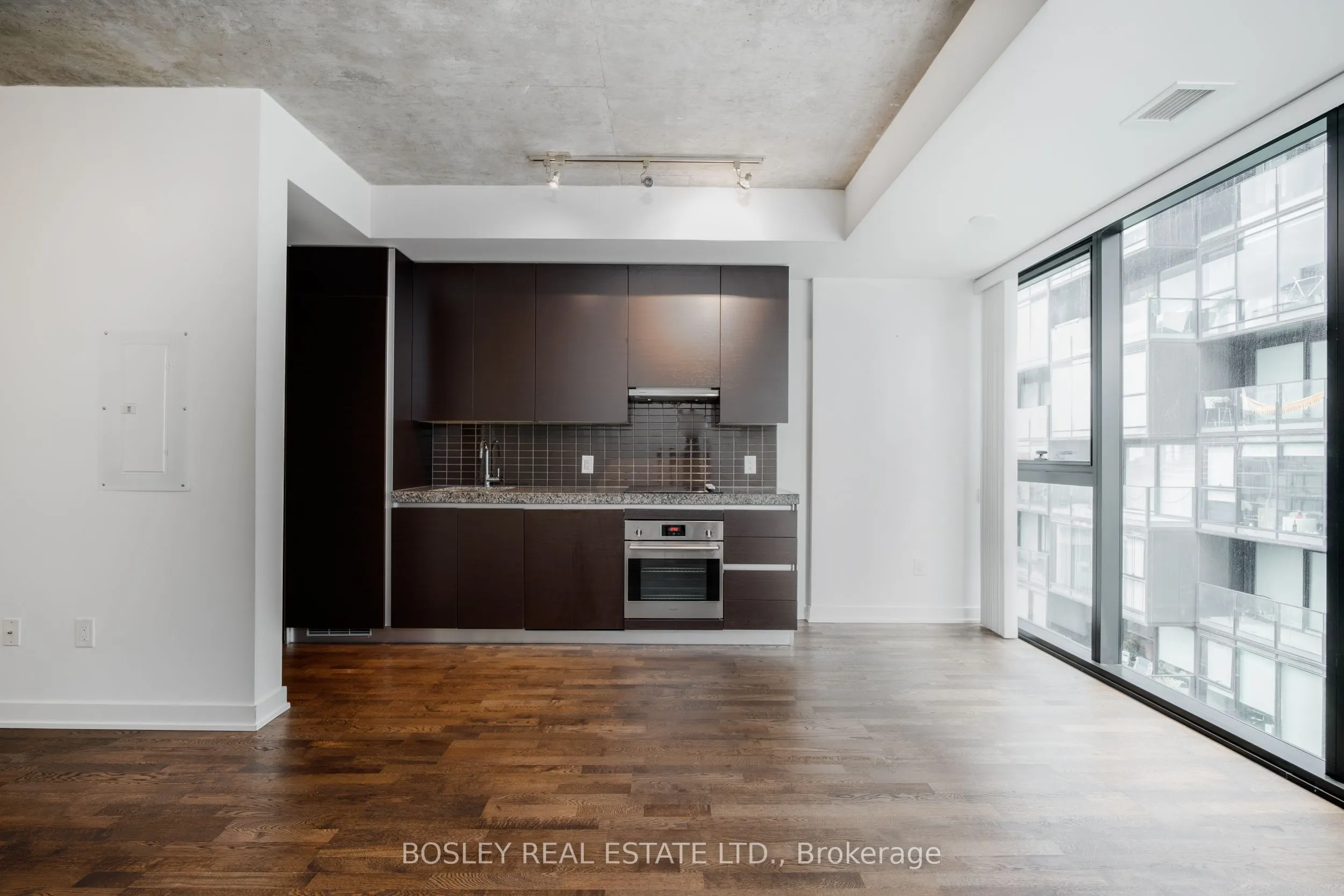 38 Stewart Street, #906