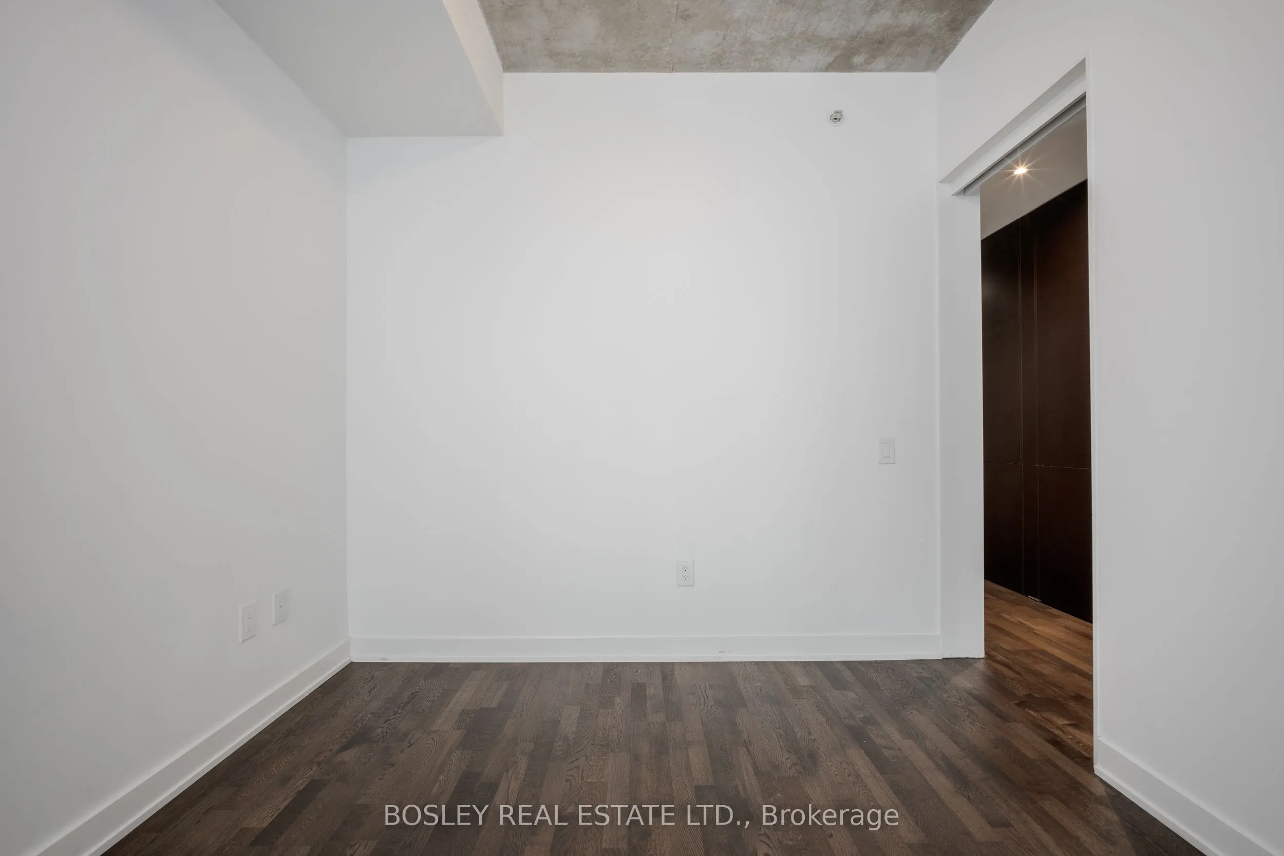 38 Stewart Street, #906